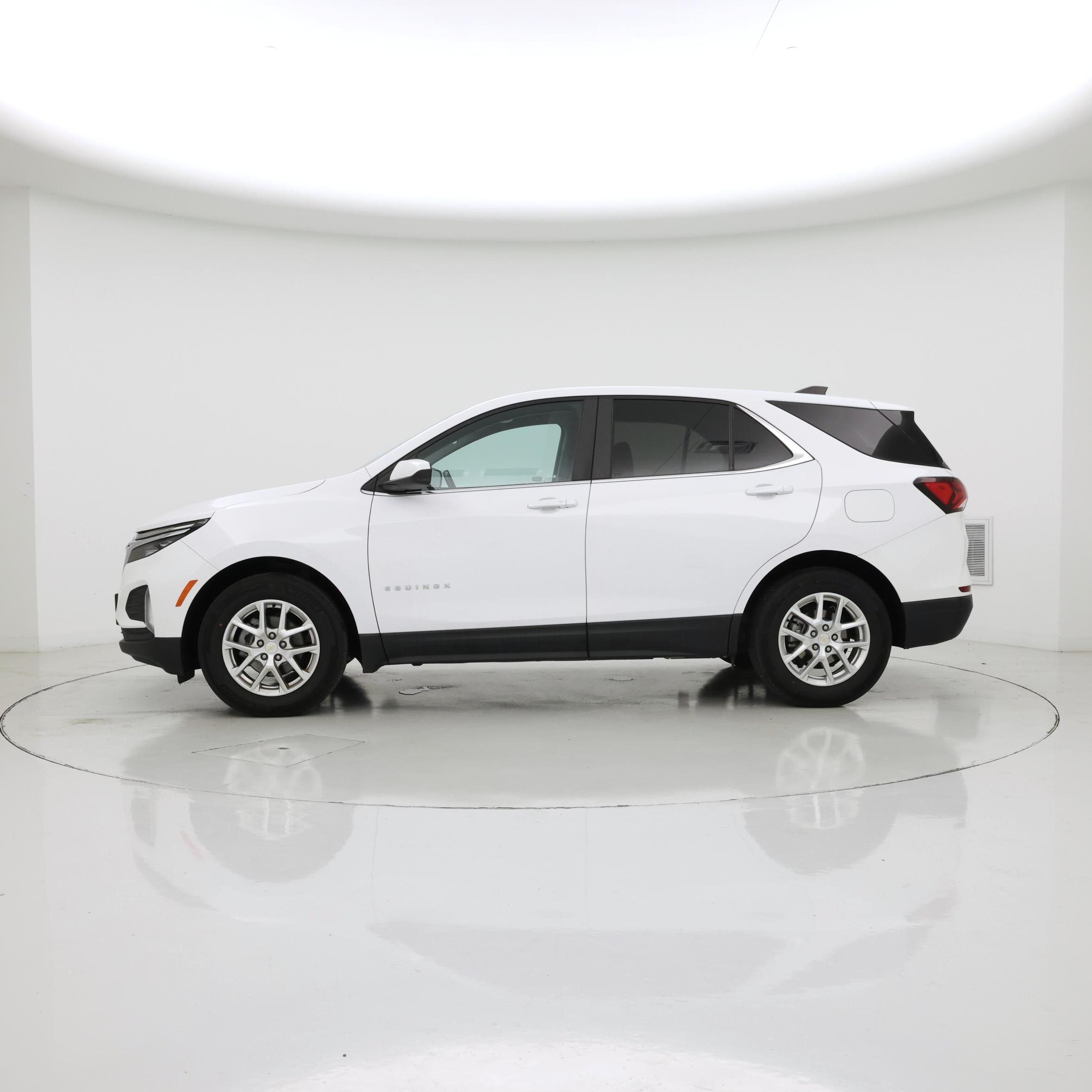 Thumbnail: 2022 Chevrolet Equinox - 3