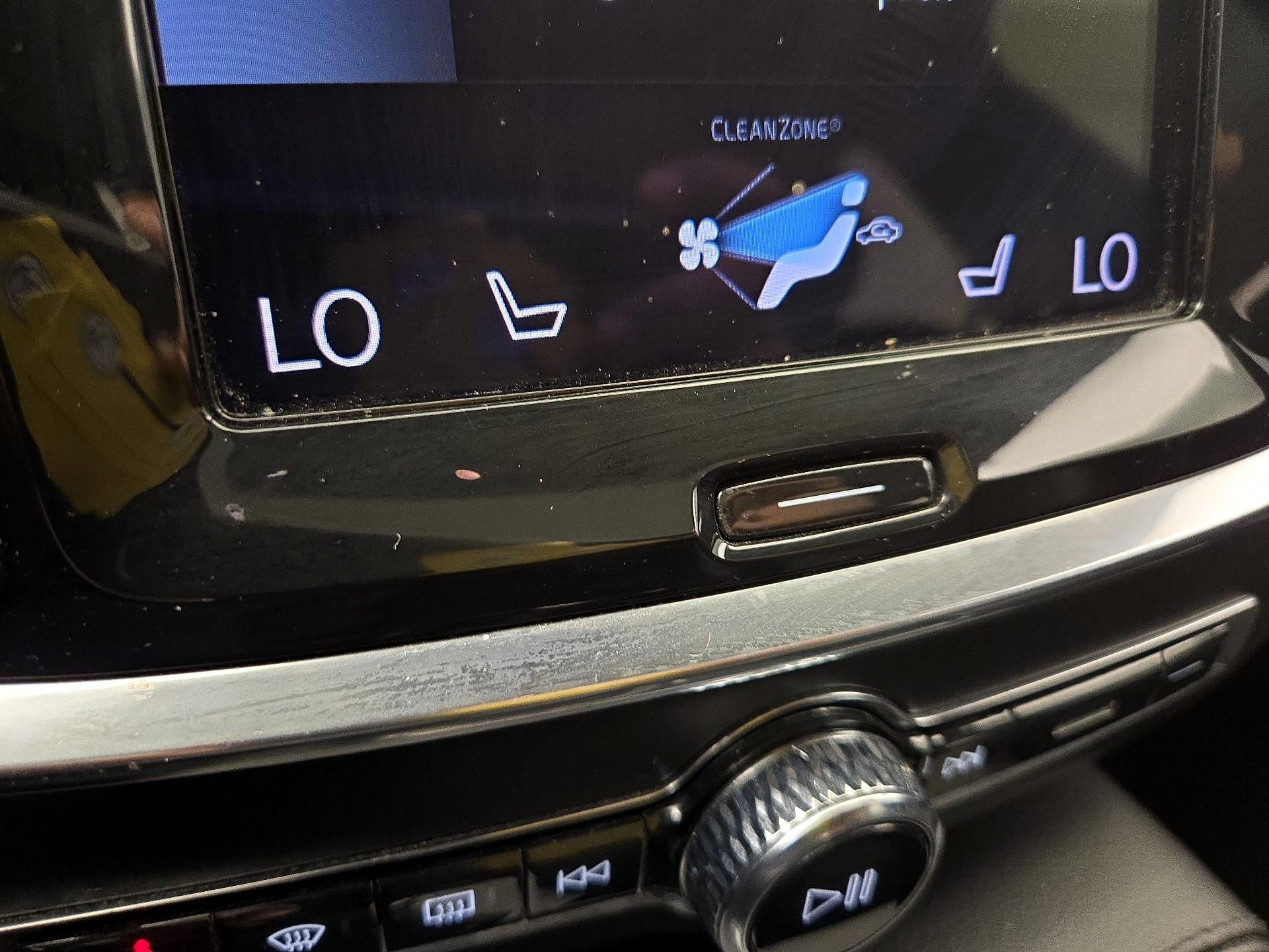 Thumbnail: 2021 Volvo S60 - 16