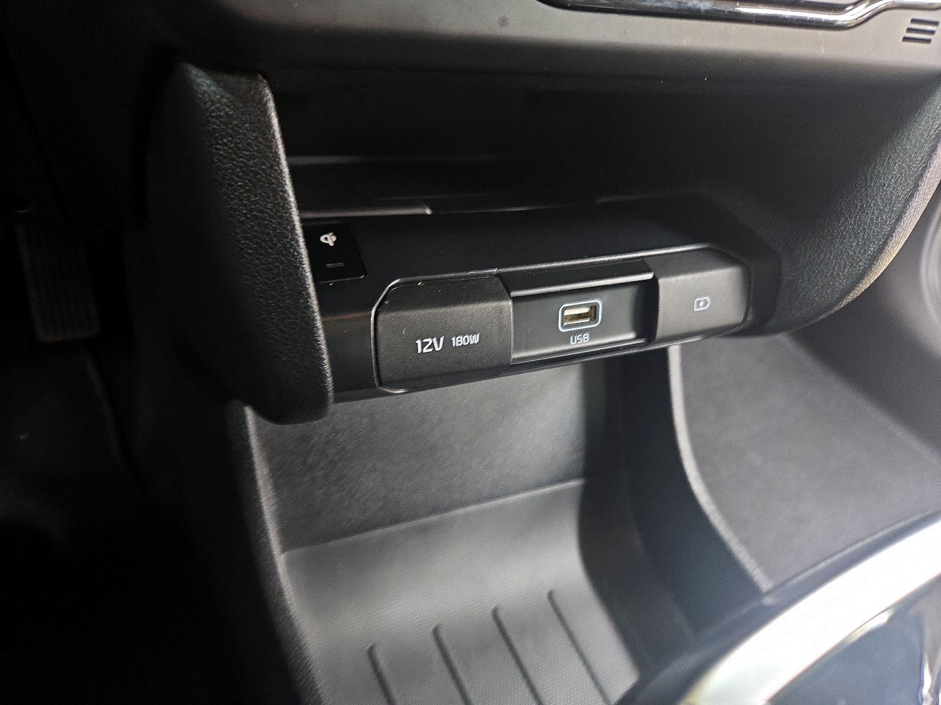 Thumbnail: 2022 Kia Niro - 17