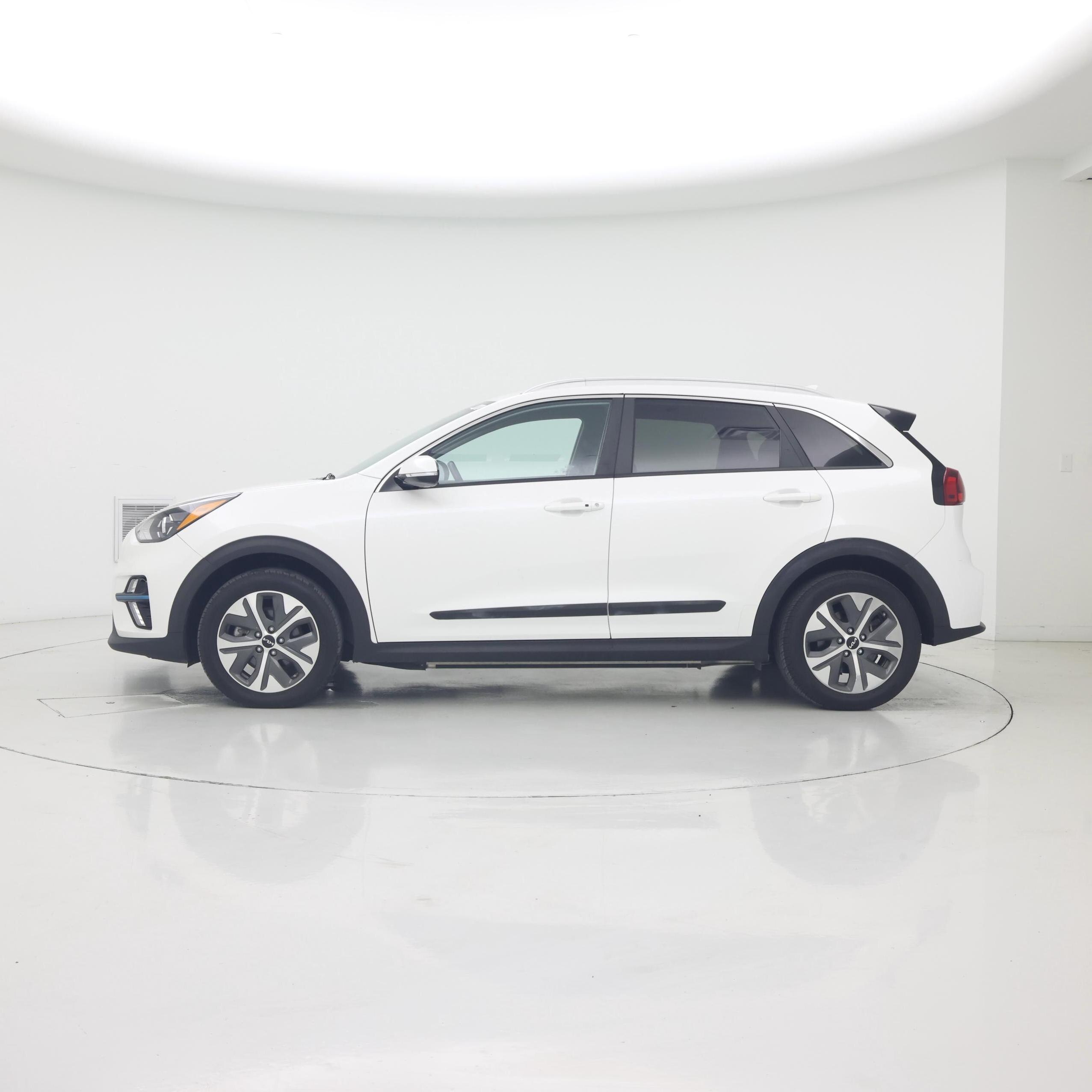 Thumbnail: 2022 Kia Niro - 3