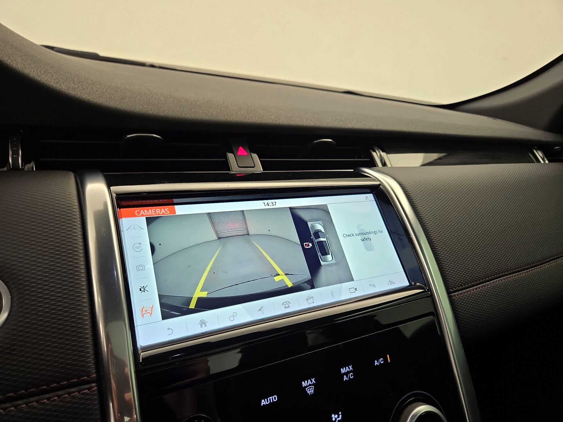 Thumbnail: 2020 Land Rover Discovery Sport - 15