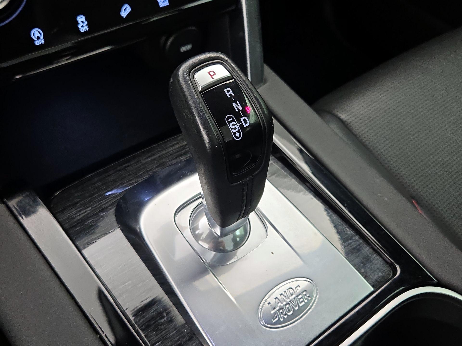 Thumbnail: 2020 Land Rover Discovery Sport - 18