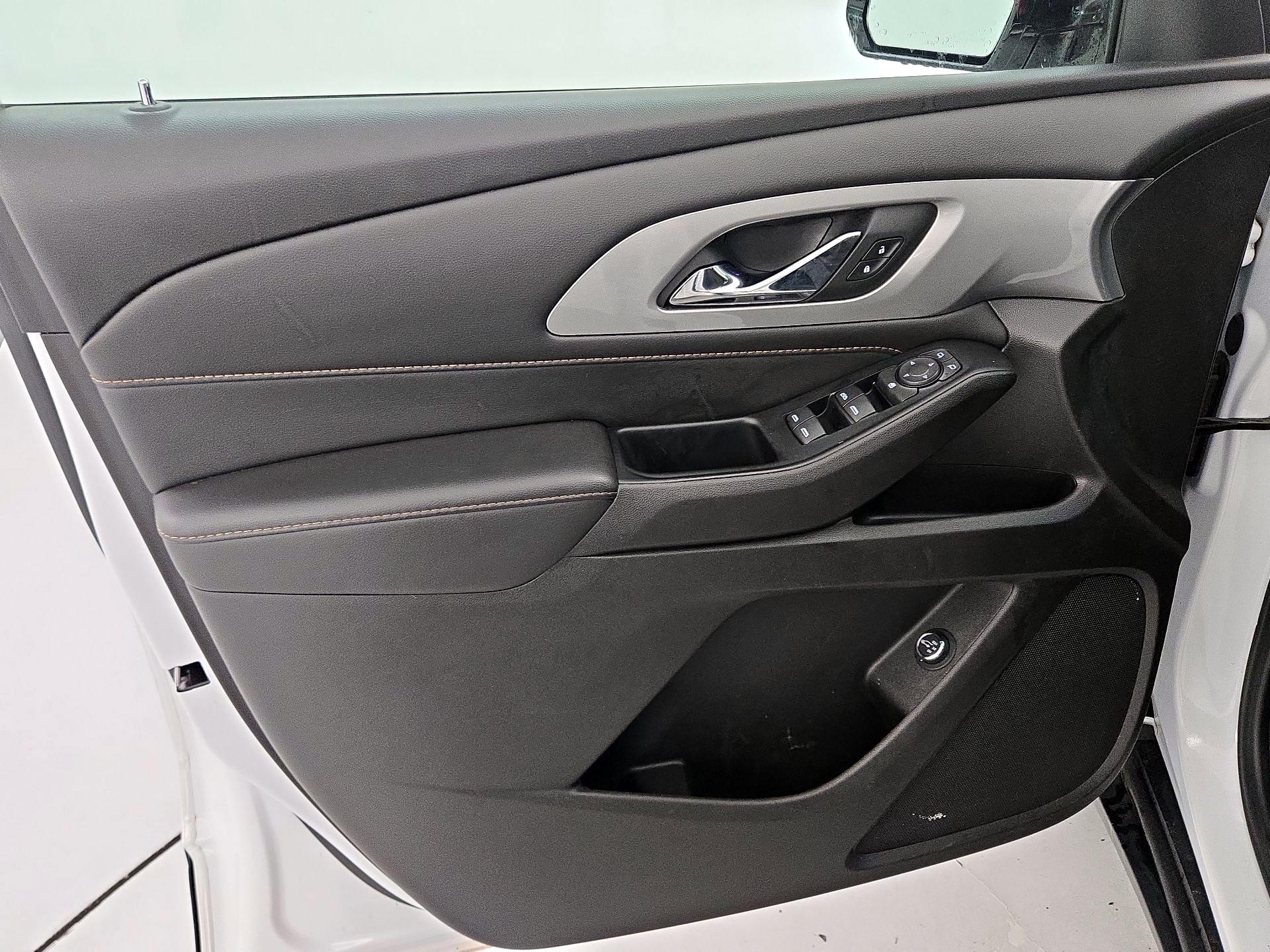 Thumbnail: 2021 Chevrolet Traverse - 12