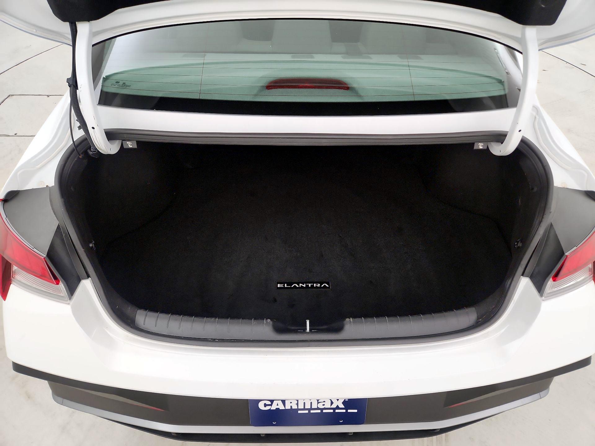 Thumbnail: 2025 Hyundai Elantra - 20
