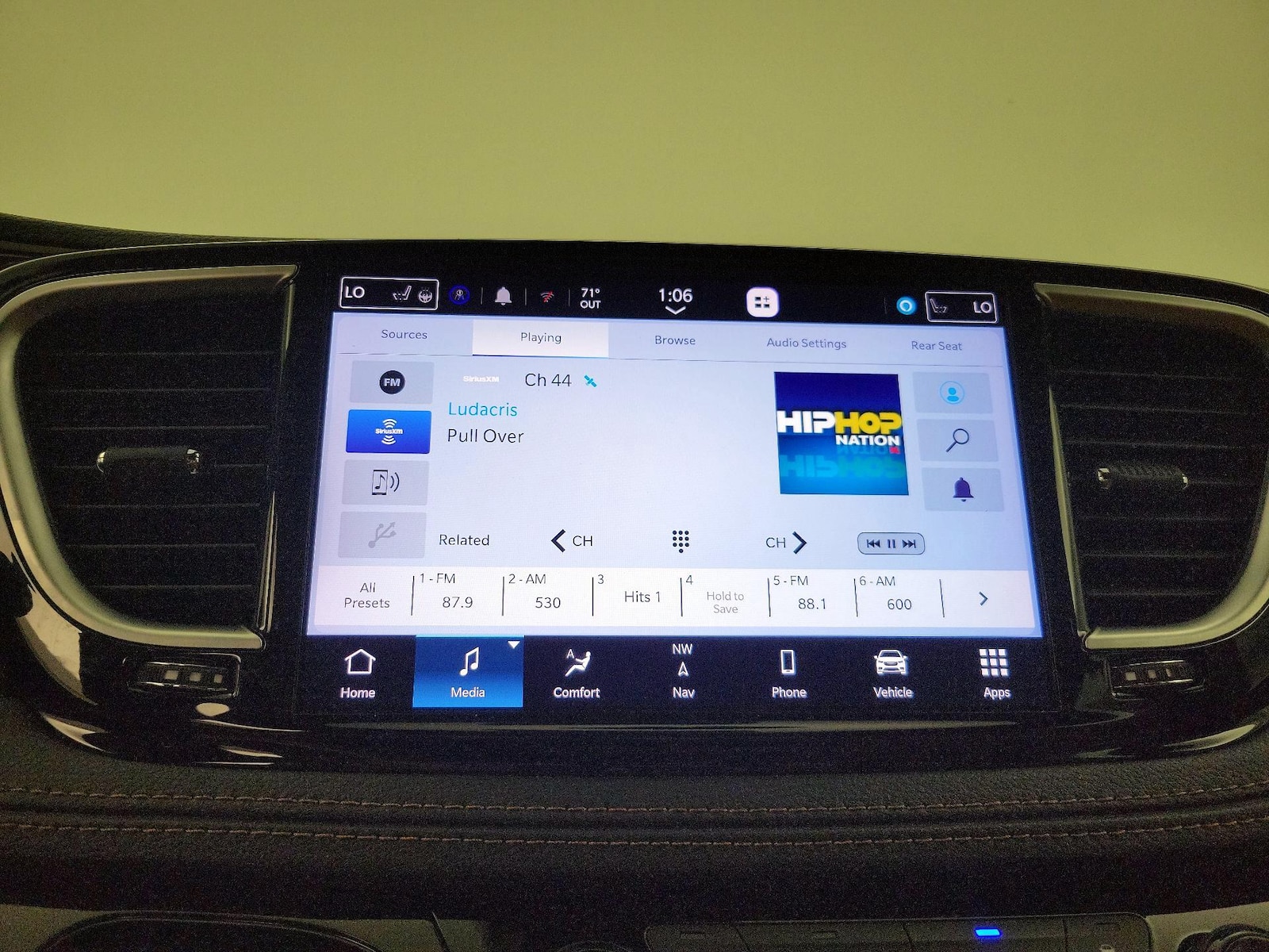 2023 Chrysler Pacifica Hybrid Pinnacle - Photo 16
