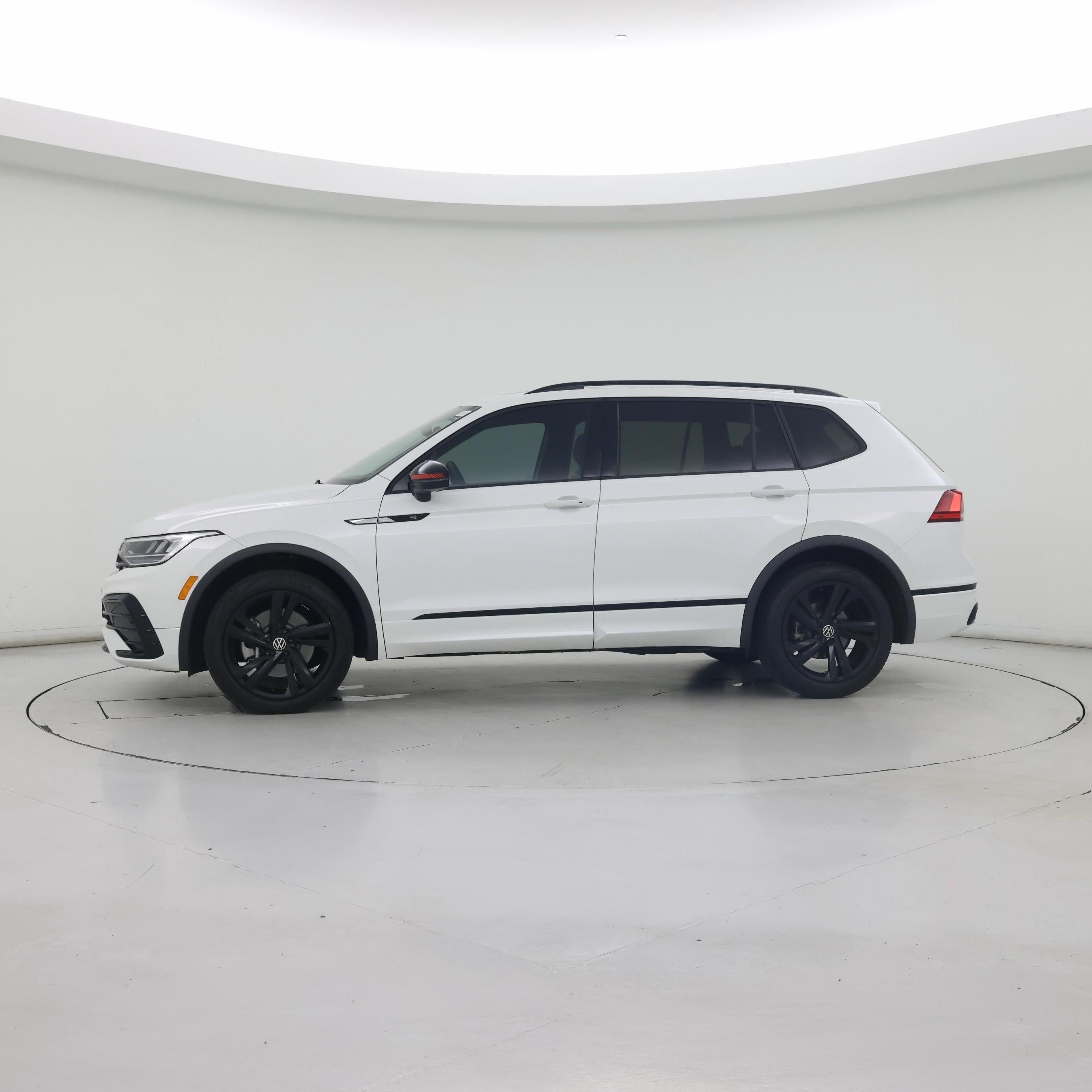Thumbnail: 2024 Volkswagen Tiguan - 3