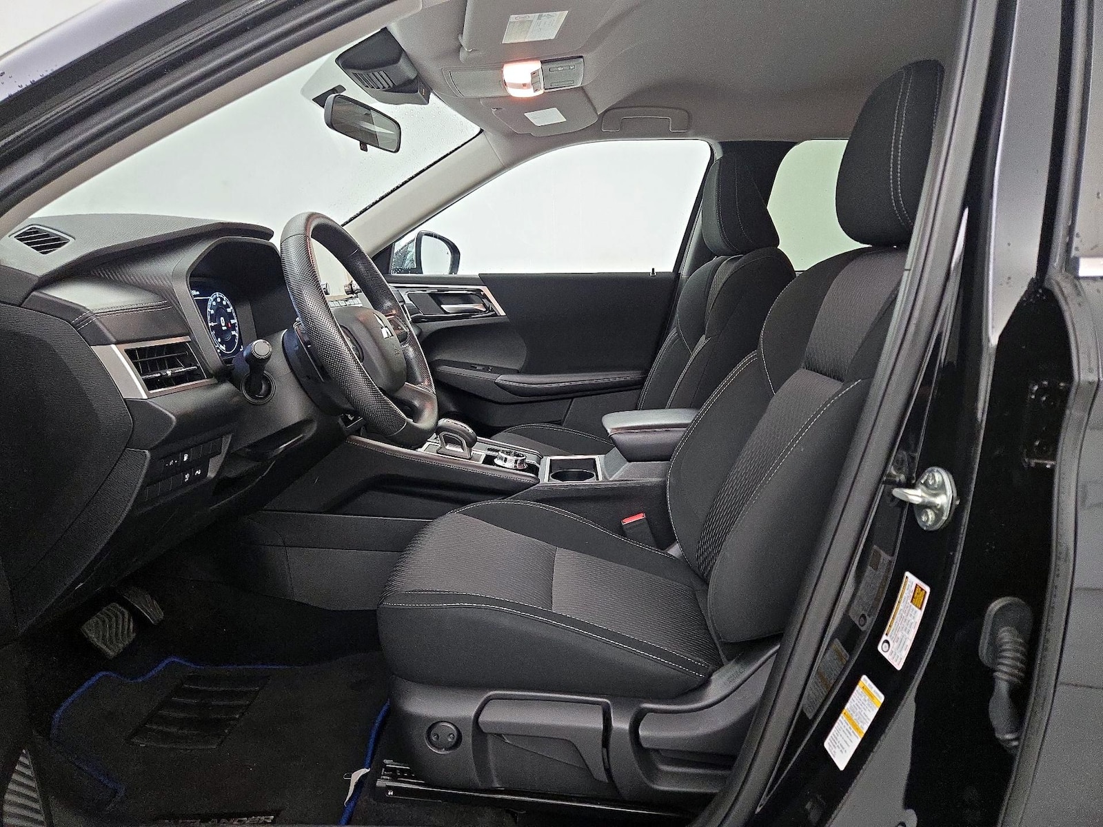 2025 Mitsubishi Outlander Plug-in Hybrid ES - Photo 12