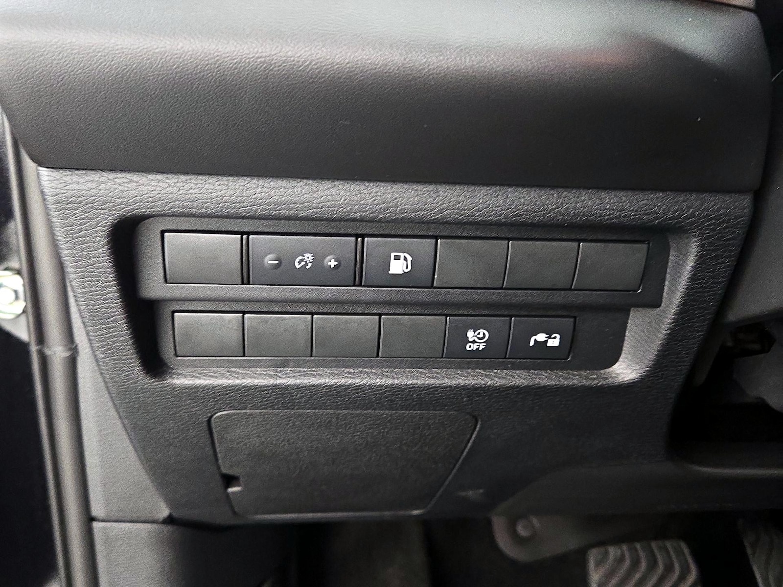 2025 Mitsubishi Outlander Plug-in Hybrid ES - Photo 14