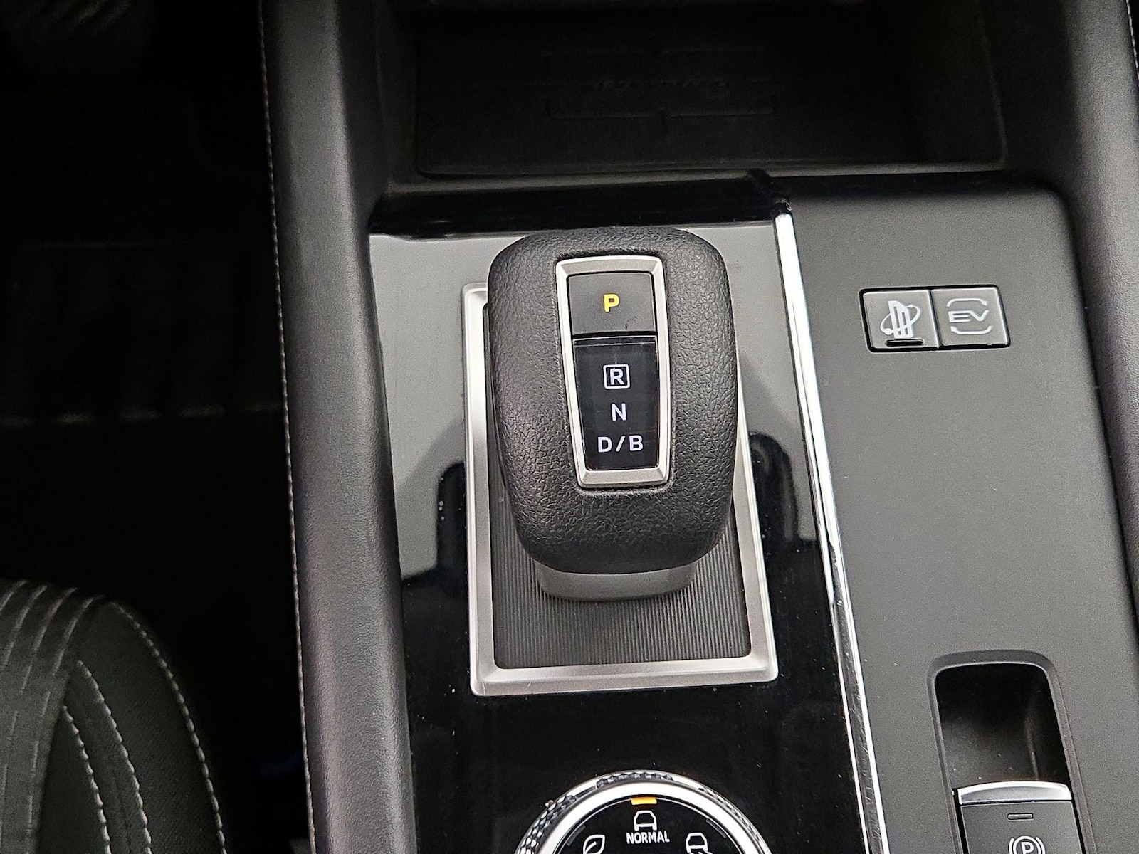 2025 Mitsubishi Outlander Plug-in Hybrid ES - Photo 18