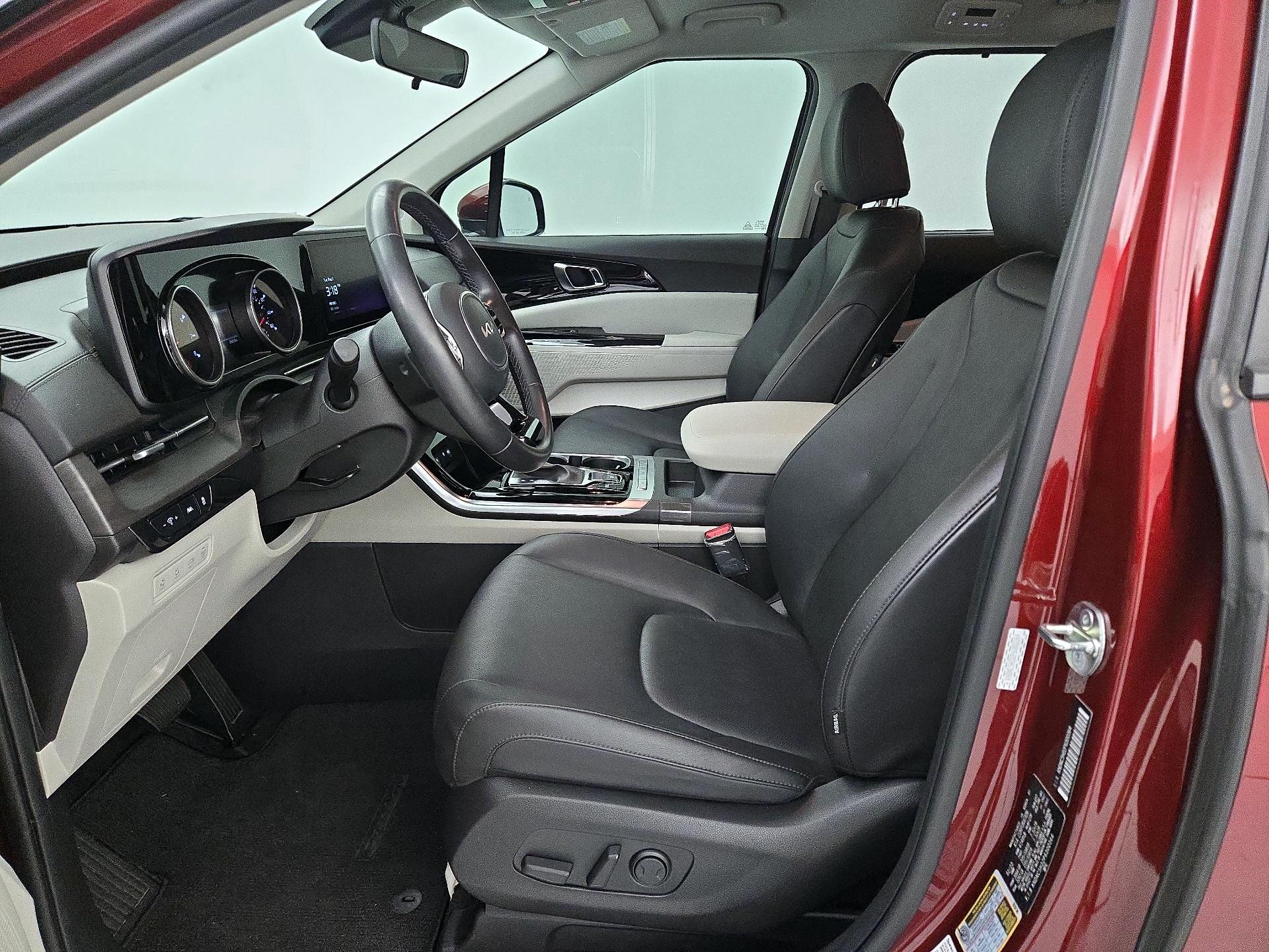 Thumbnail: 2023 Kia Carnival - 11