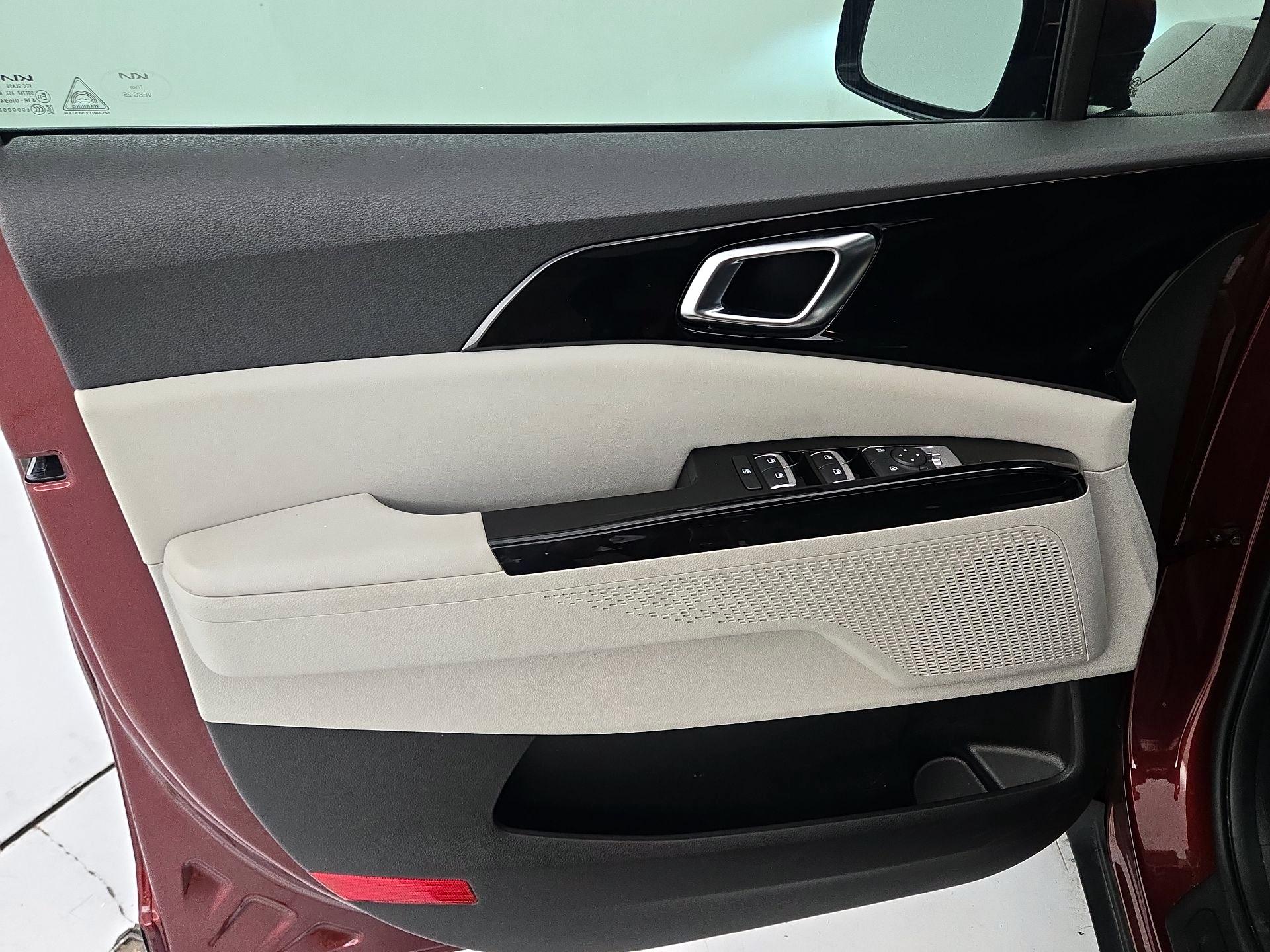 Thumbnail: 2023 Kia Carnival - 12