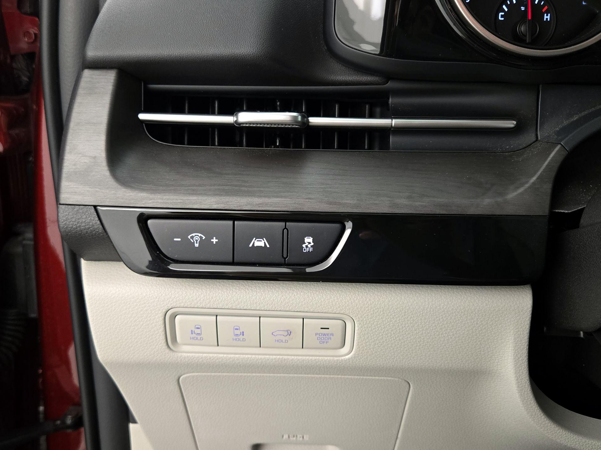 Thumbnail: 2023 Kia Carnival - 13