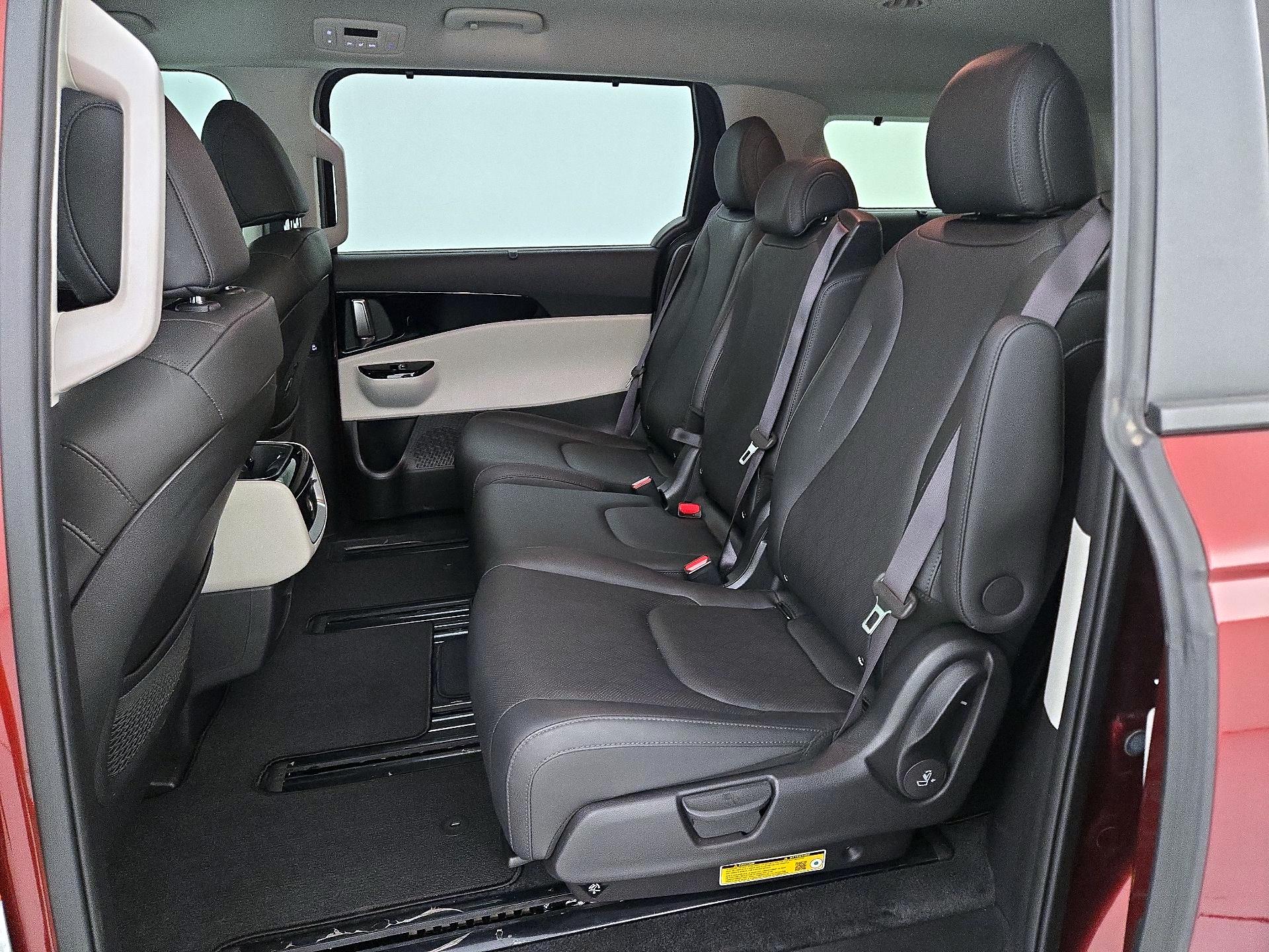 Thumbnail: 2023 Kia Carnival - 20