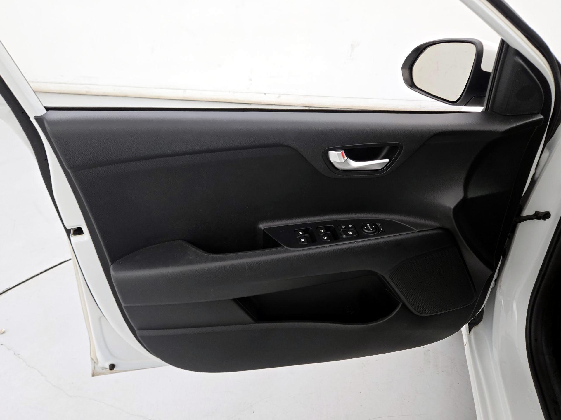 Thumbnail: 2019 Kia Rio - 12