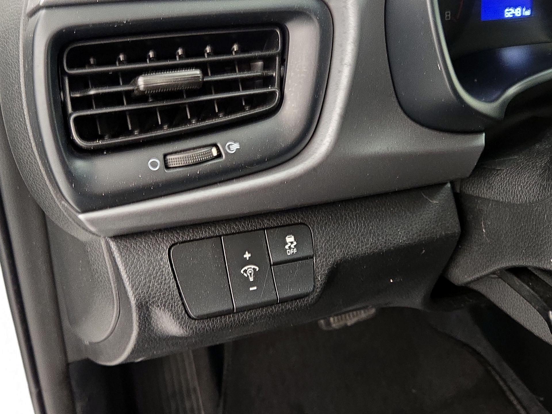 Thumbnail: 2019 Kia Rio - 13