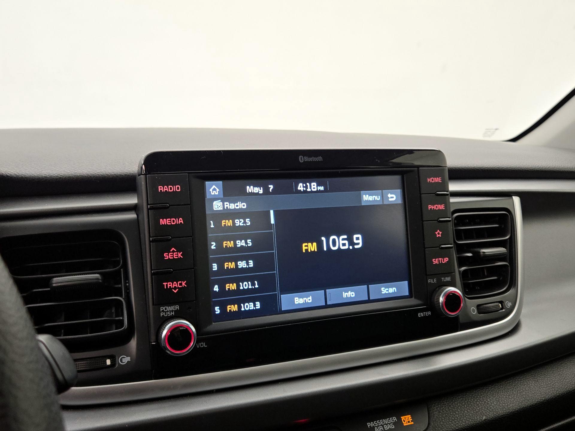 Thumbnail: 2019 Kia Rio - 15
