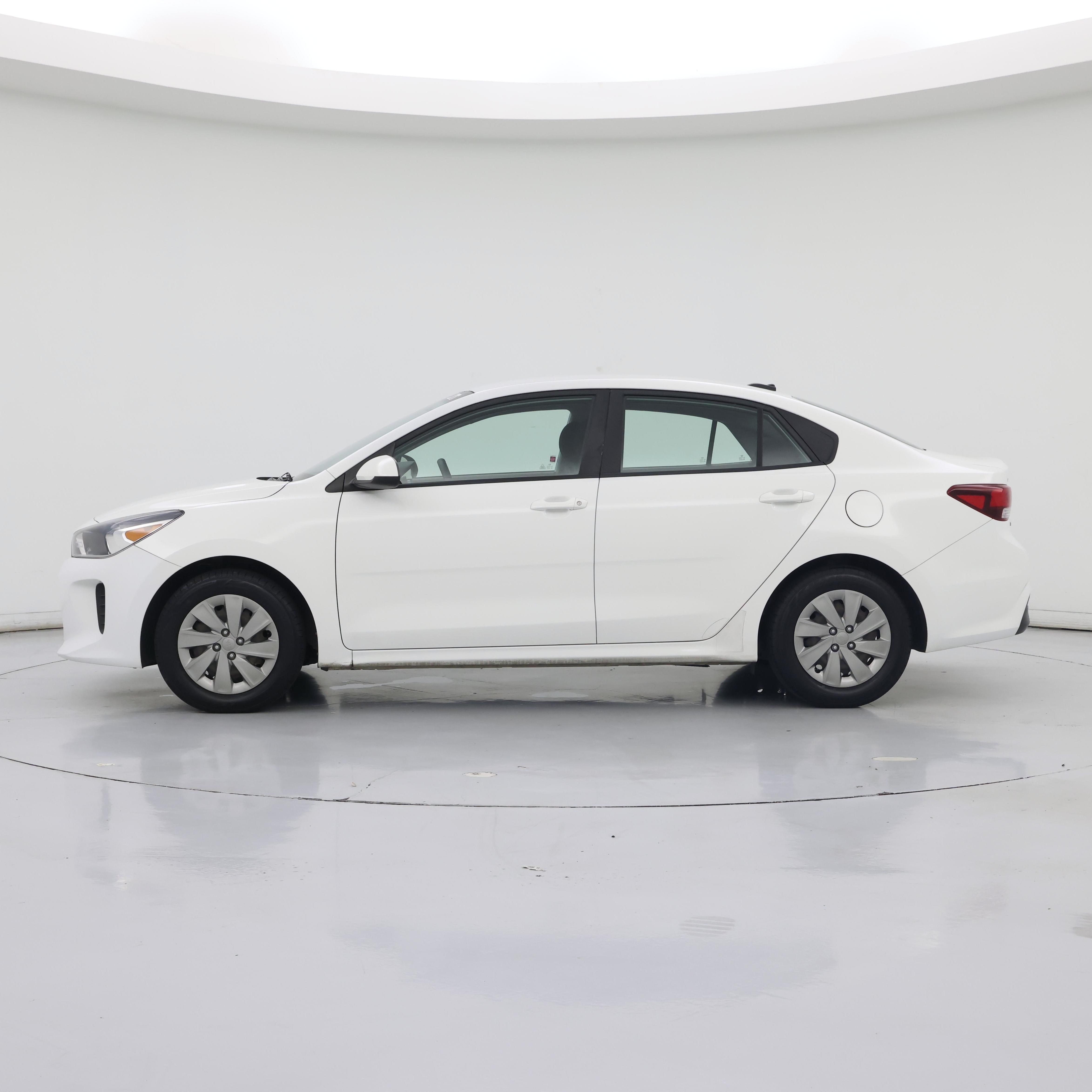 Thumbnail: 2019 Kia Rio - 3