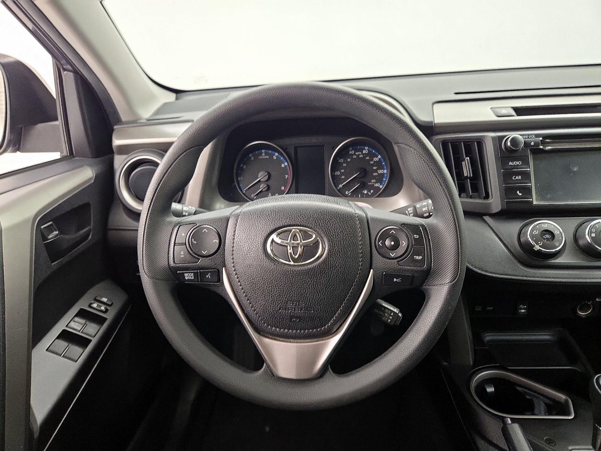Thumbnail: 2018 Toyota RAV4 - 10