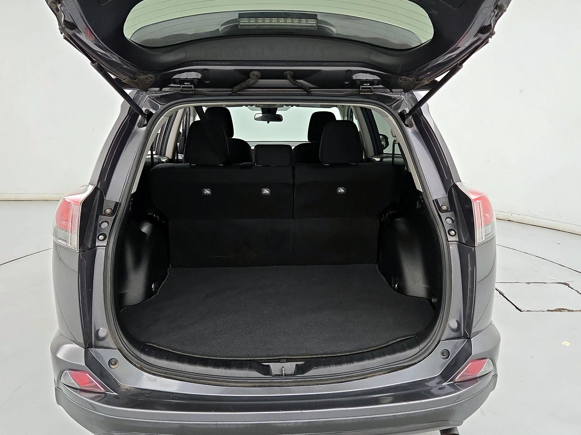 Thumbnail: 2018 Toyota RAV4 - 20
