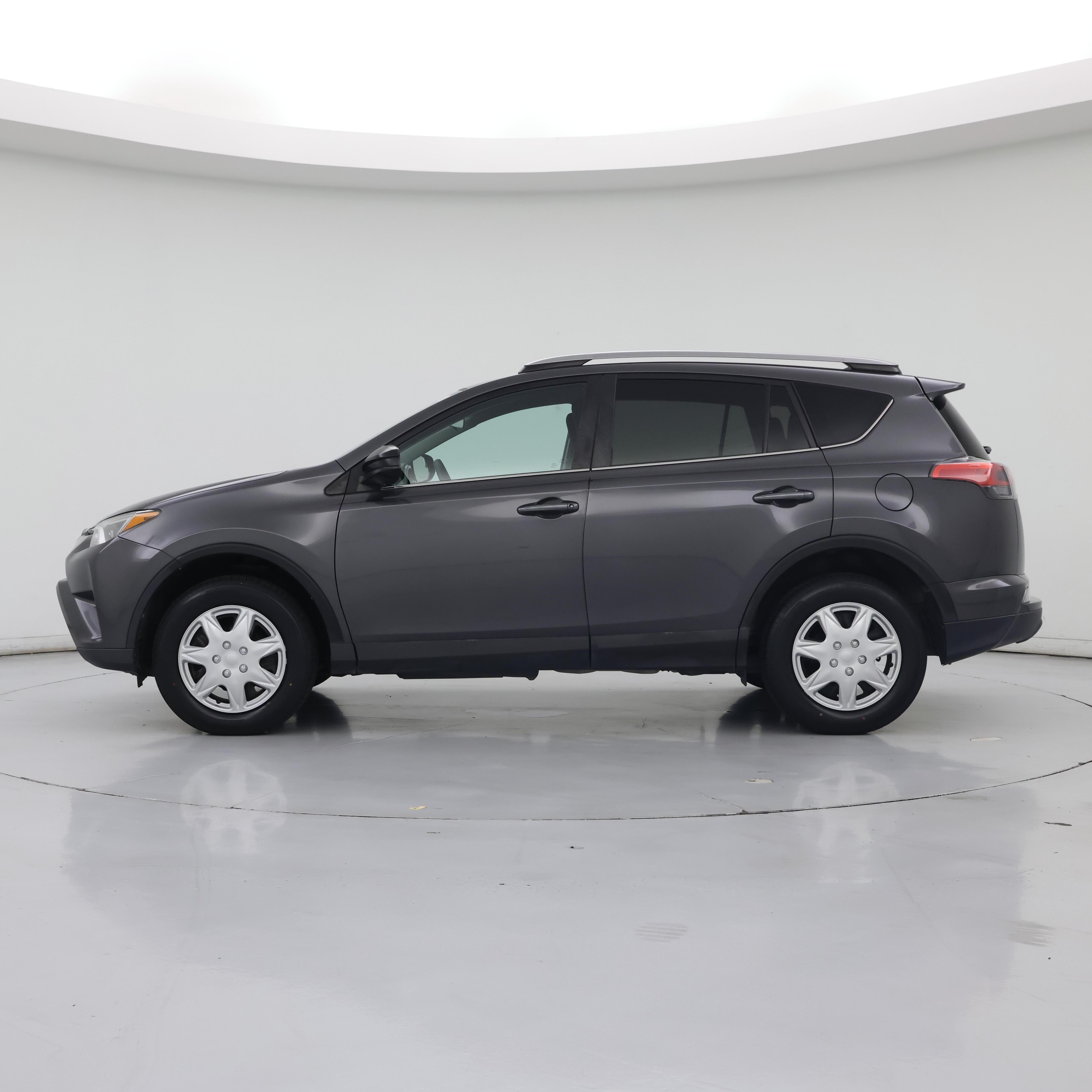 Thumbnail: 2018 Toyota RAV4 - 3