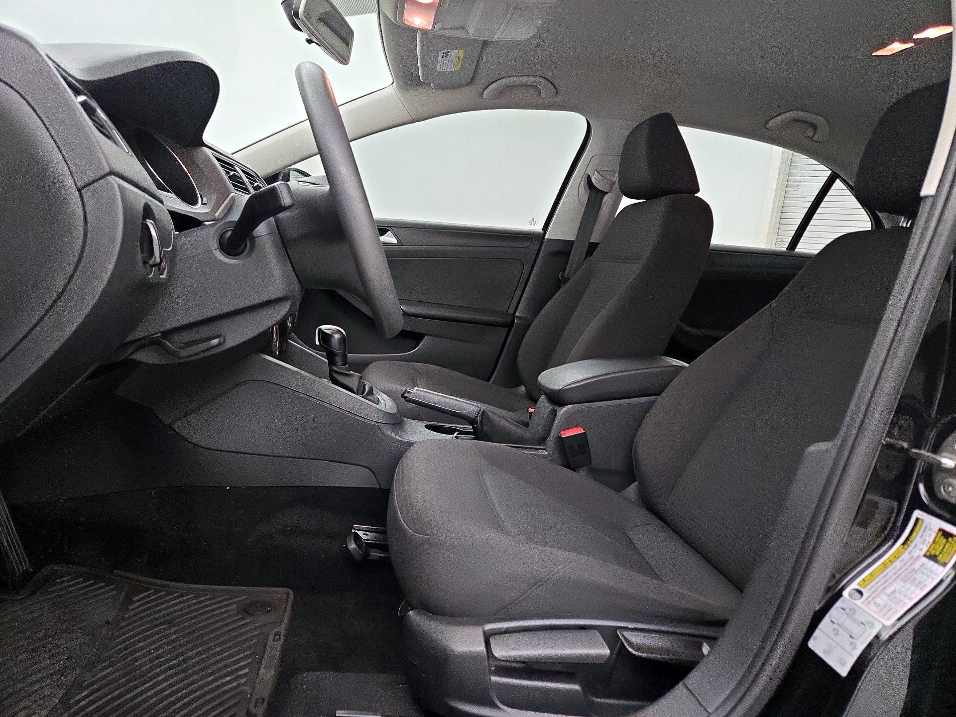 Thumbnail: 2016 Volkswagen Jetta - 11