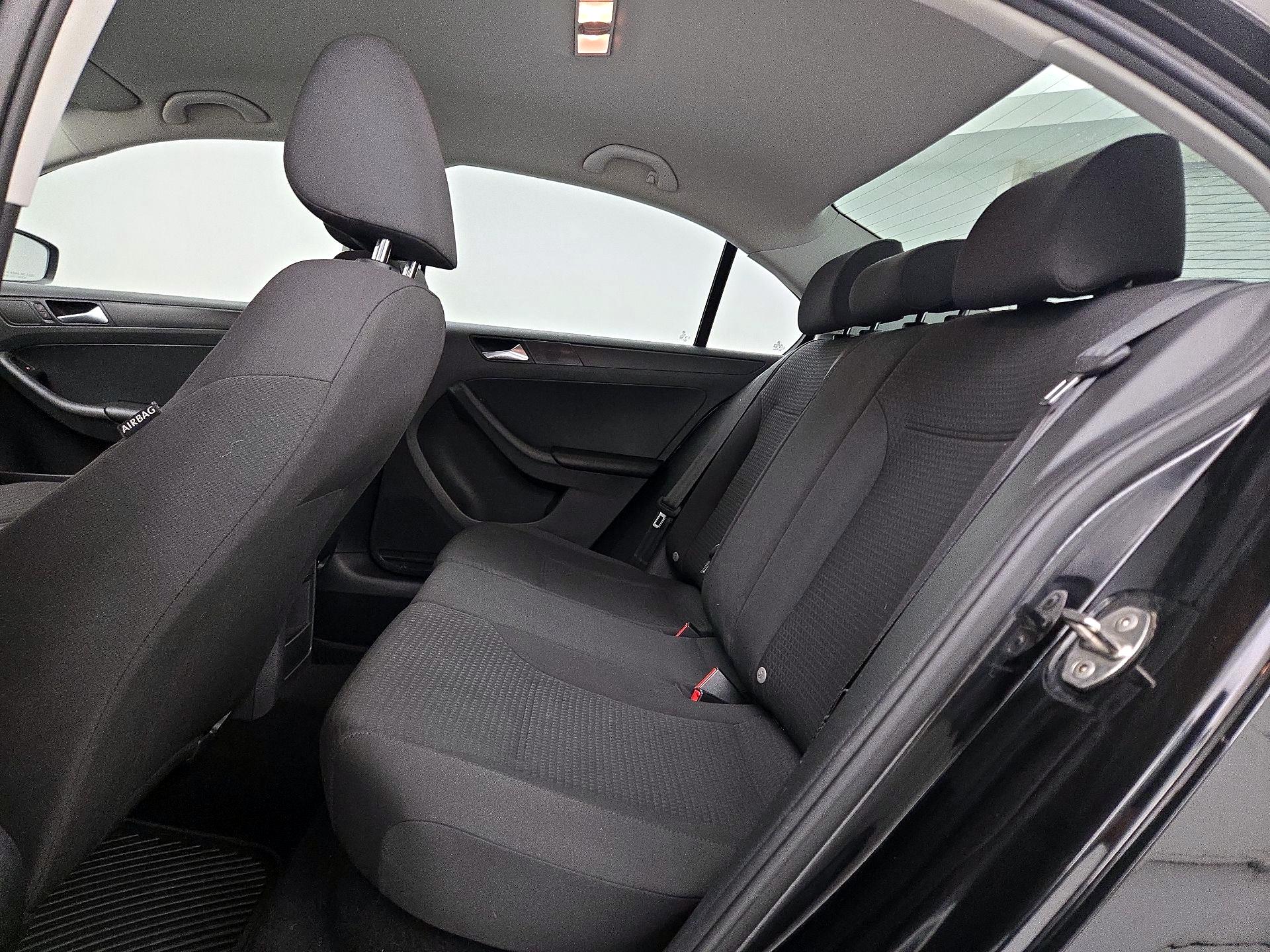 Thumbnail: 2016 Volkswagen Jetta - 19