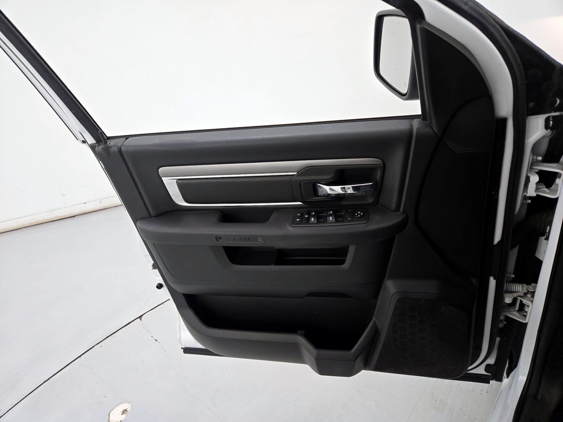 Thumbnail: 2021 RAM 1500 Classic - 12