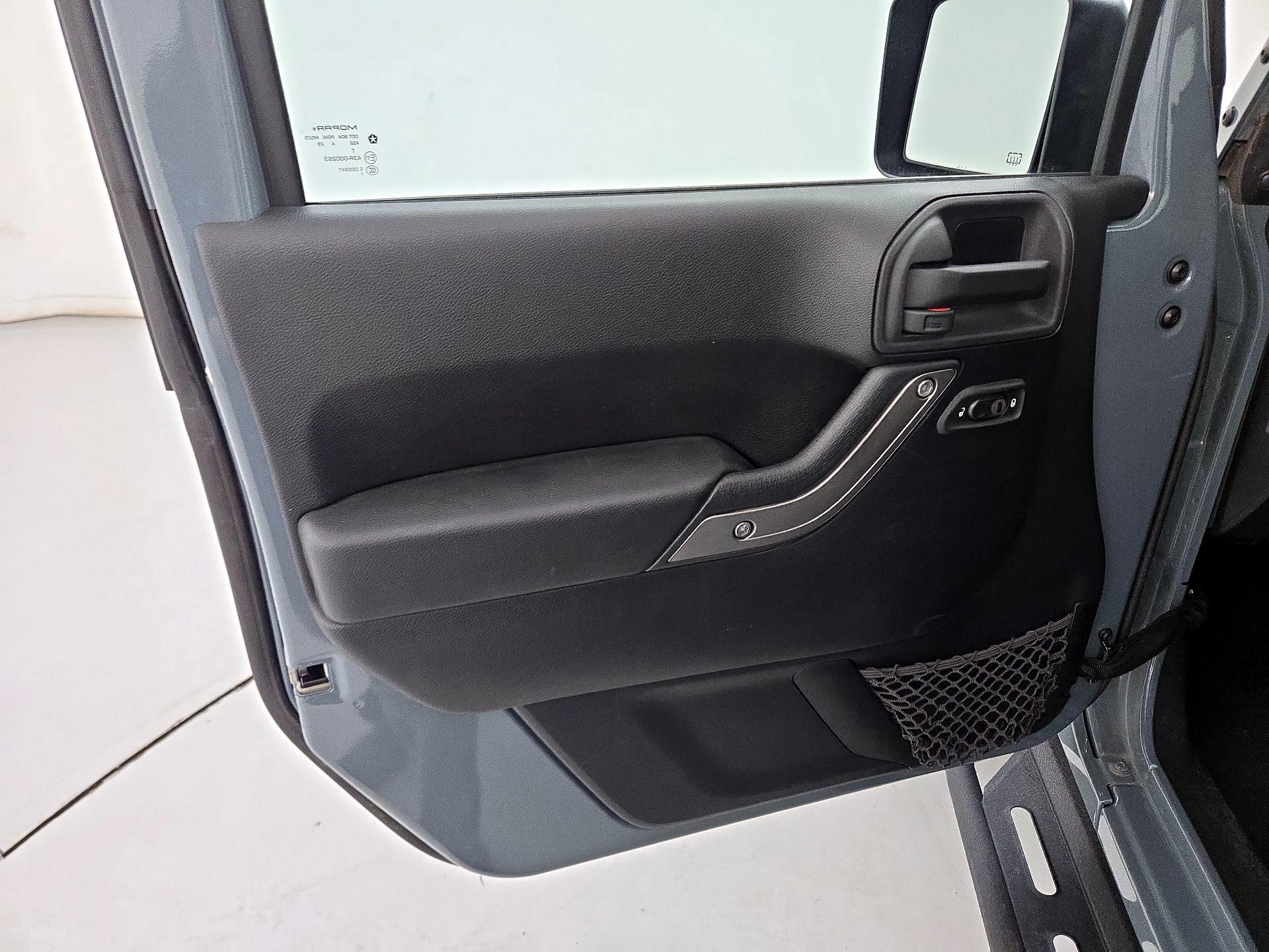 Thumbnail: 2014 Jeep Wrangler - 12