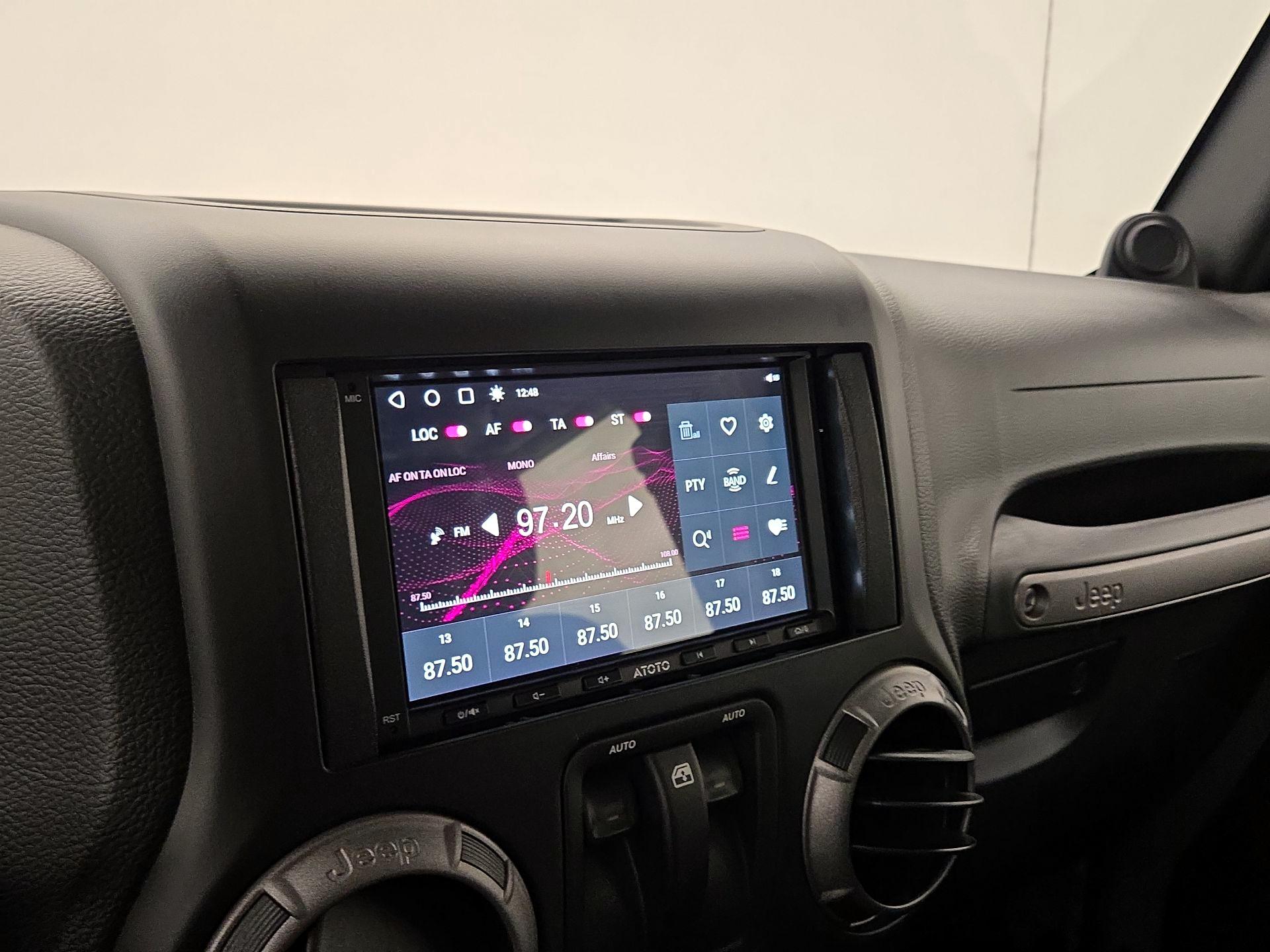 Thumbnail: 2014 Jeep Wrangler - 14