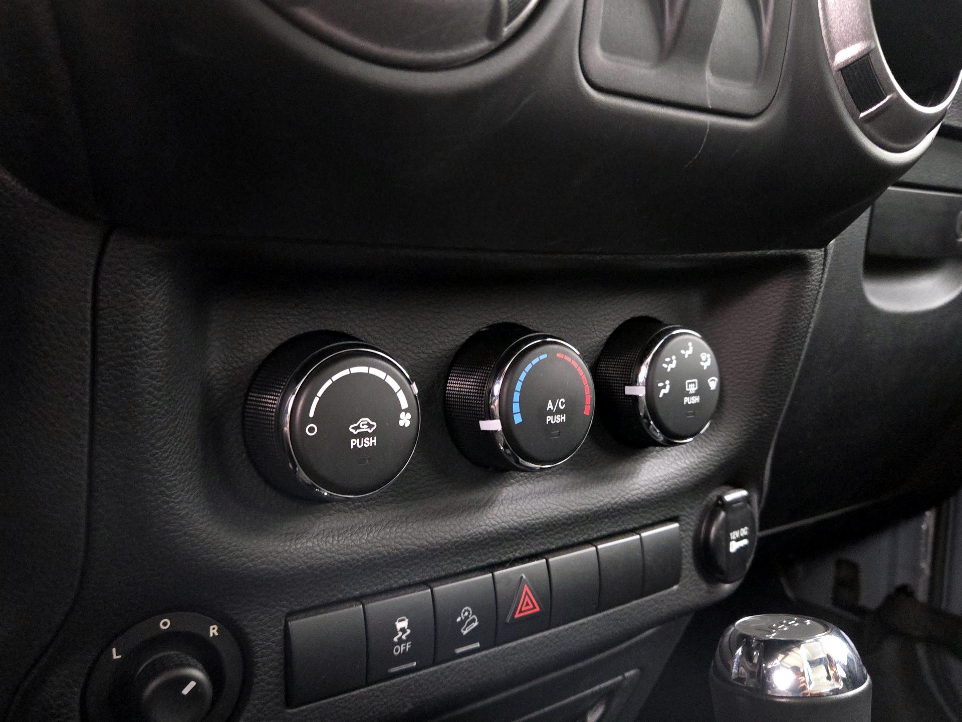 Thumbnail: 2014 Jeep Wrangler - 15