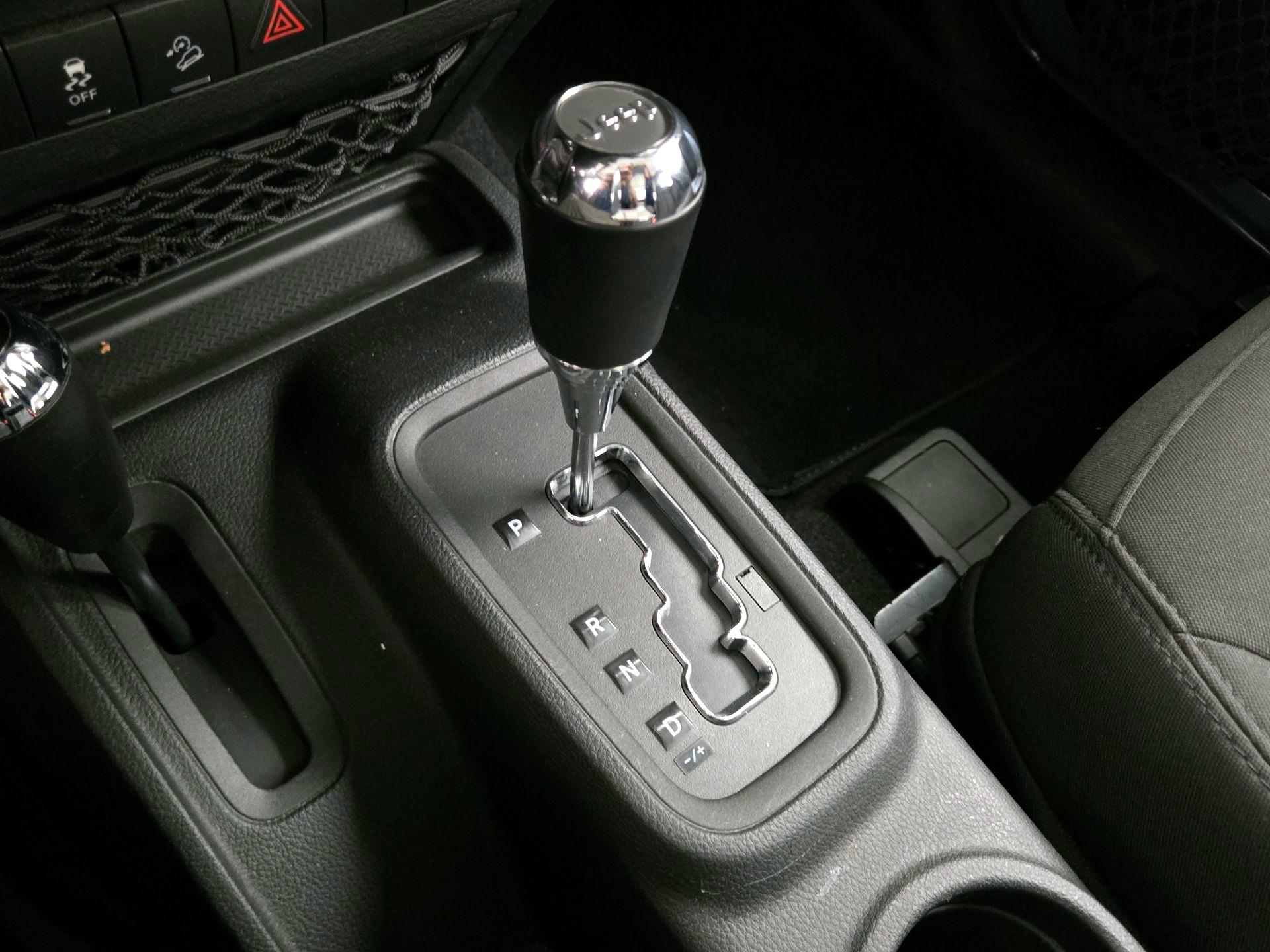 Thumbnail: 2014 Jeep Wrangler - 16
