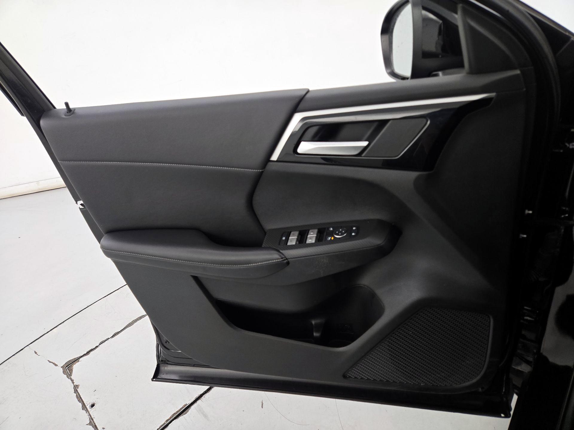 Thumbnail: 2022 Mitsubishi Outlander - 12