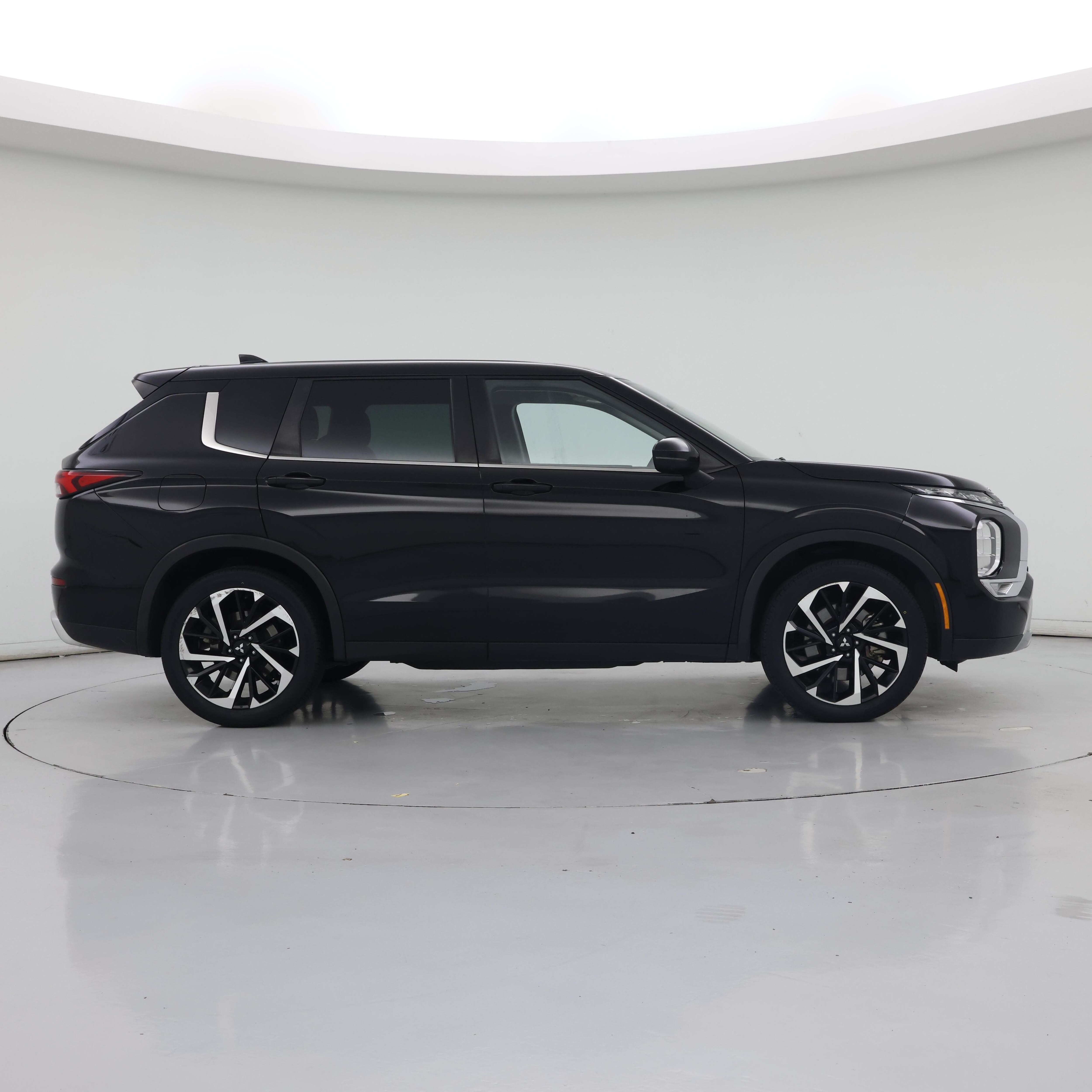 Thumbnail: 2022 Mitsubishi Outlander - 7