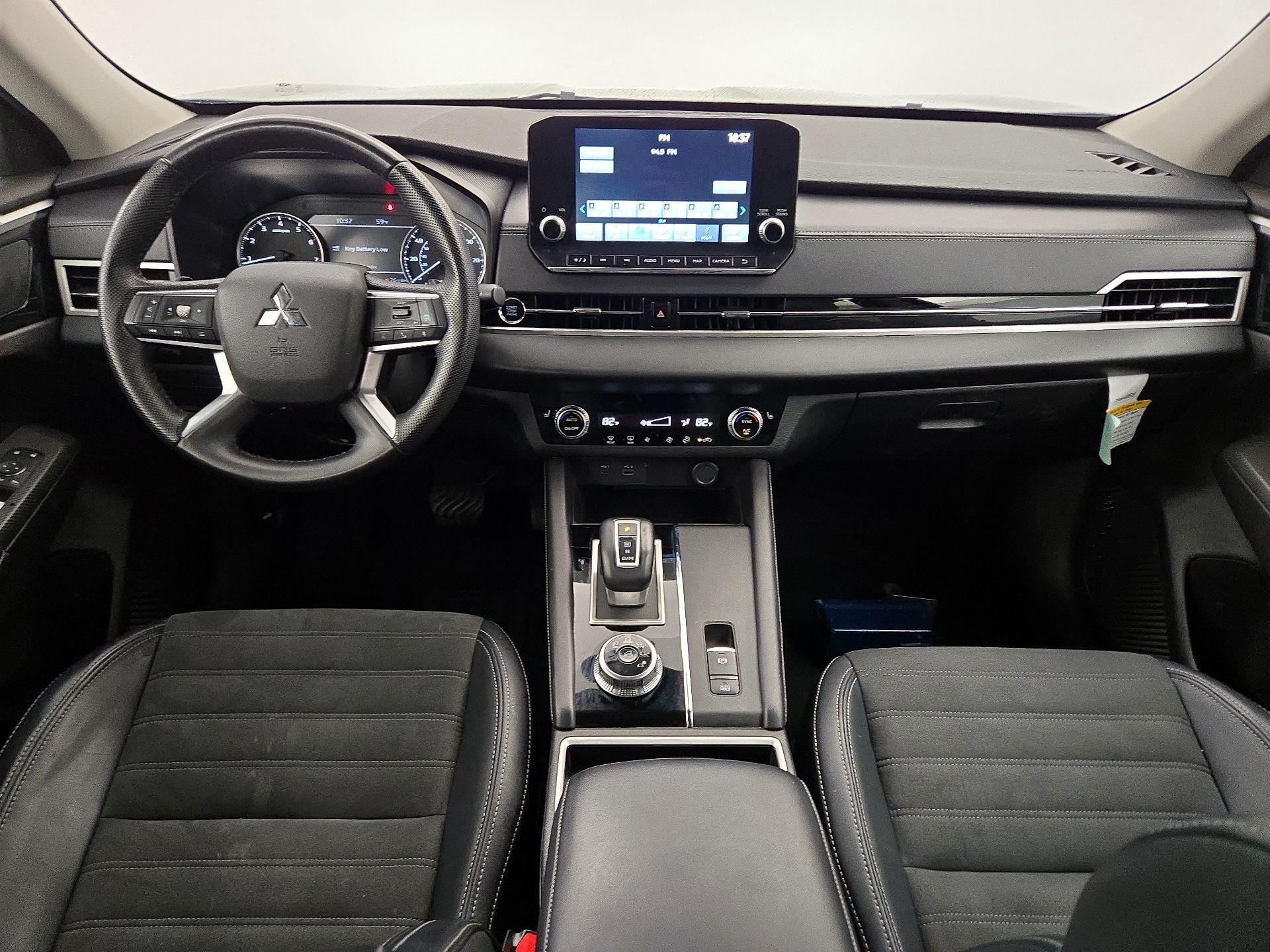 Thumbnail: 2023 Mitsubishi Outlander - 9