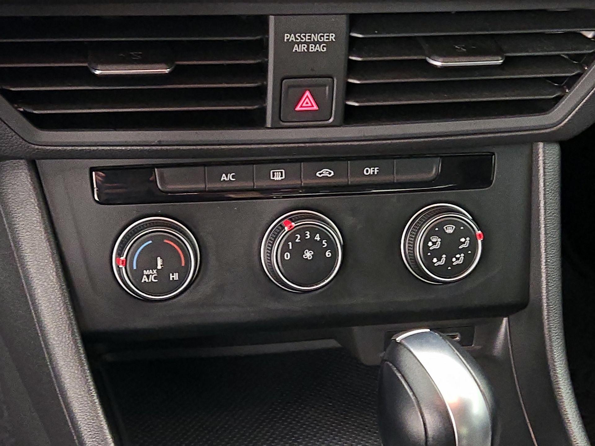 Thumbnail: 2021 Volkswagen Jetta - 16