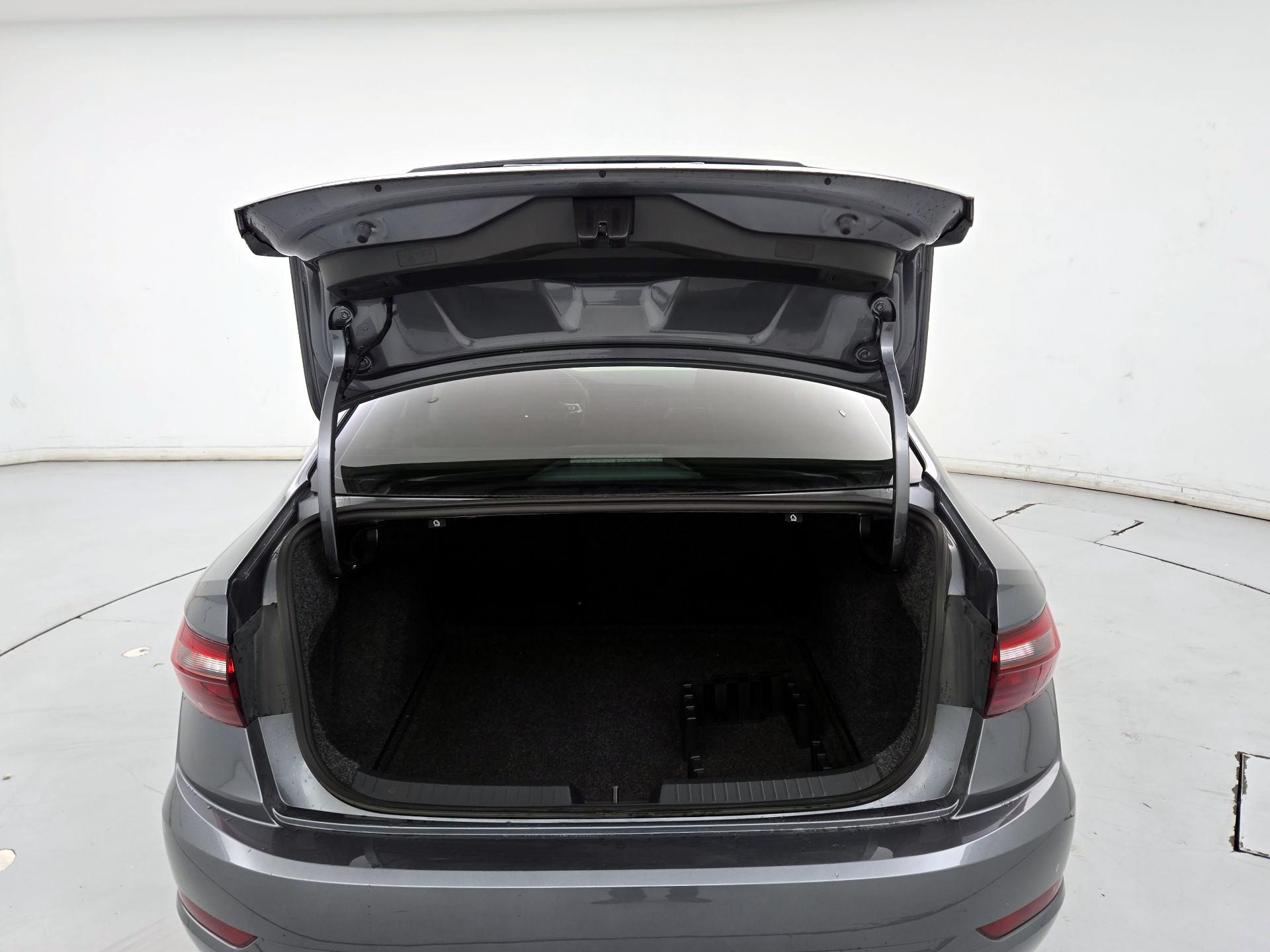 Thumbnail: 2021 Volkswagen Jetta - 20