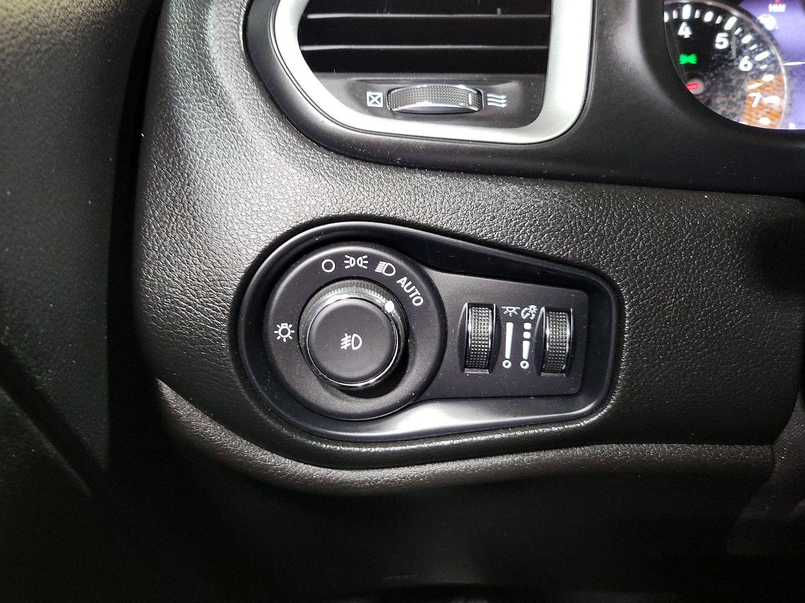 2021 Jeep Renegade Latitude - Photo 14