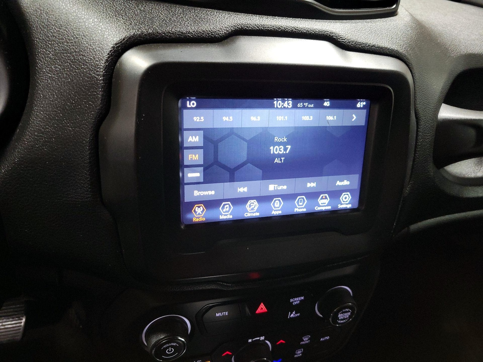 2021 Jeep Renegade Latitude - Photo 16