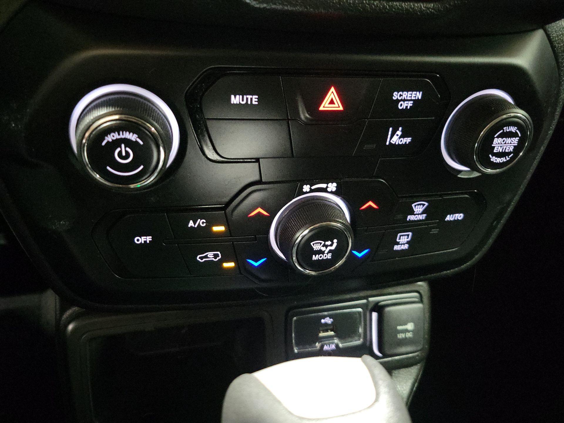 Thumbnail: 2021 Jeep Renegade - 16