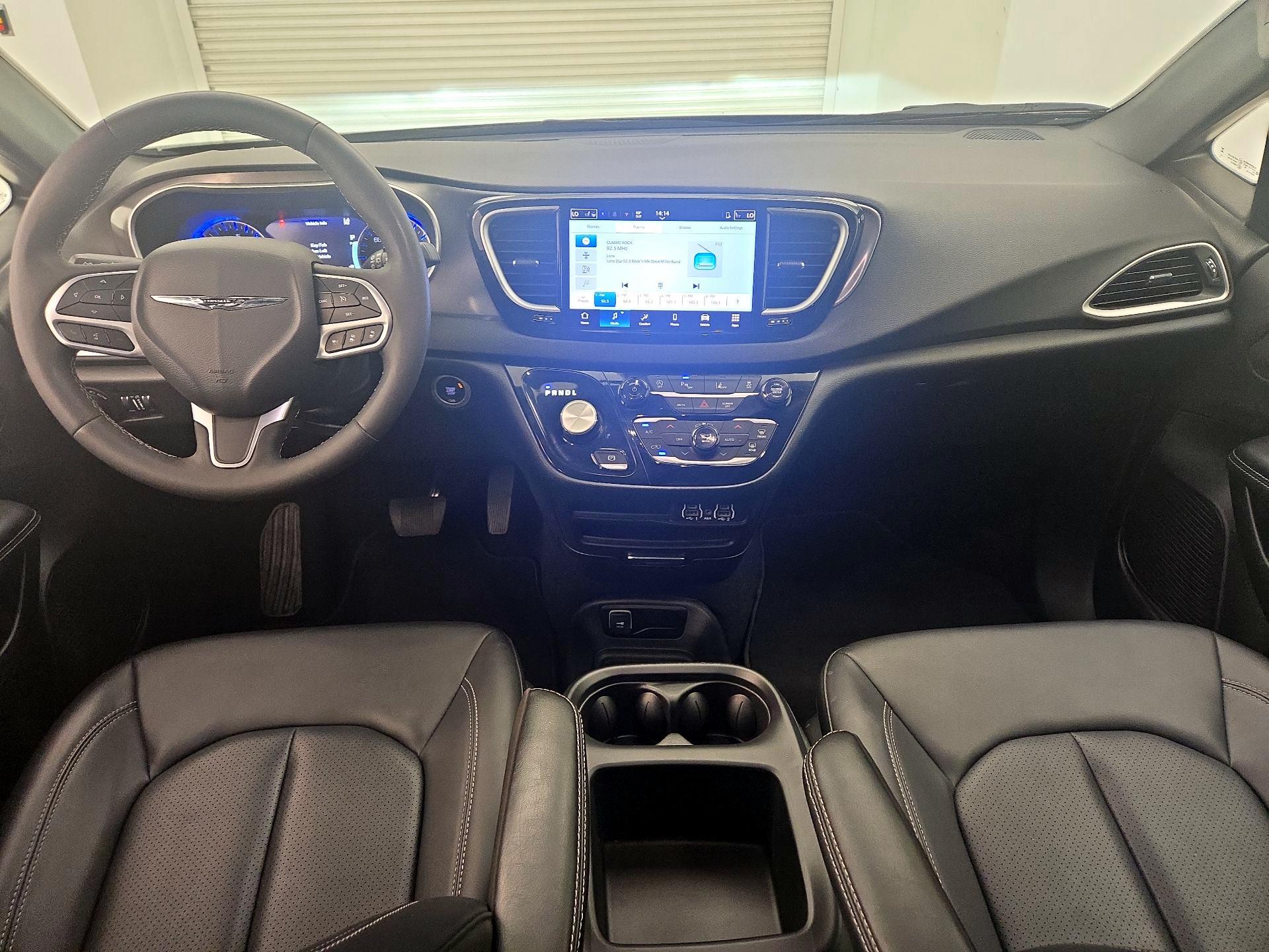 Thumbnail: 2025 Chrysler Pacifica - 9