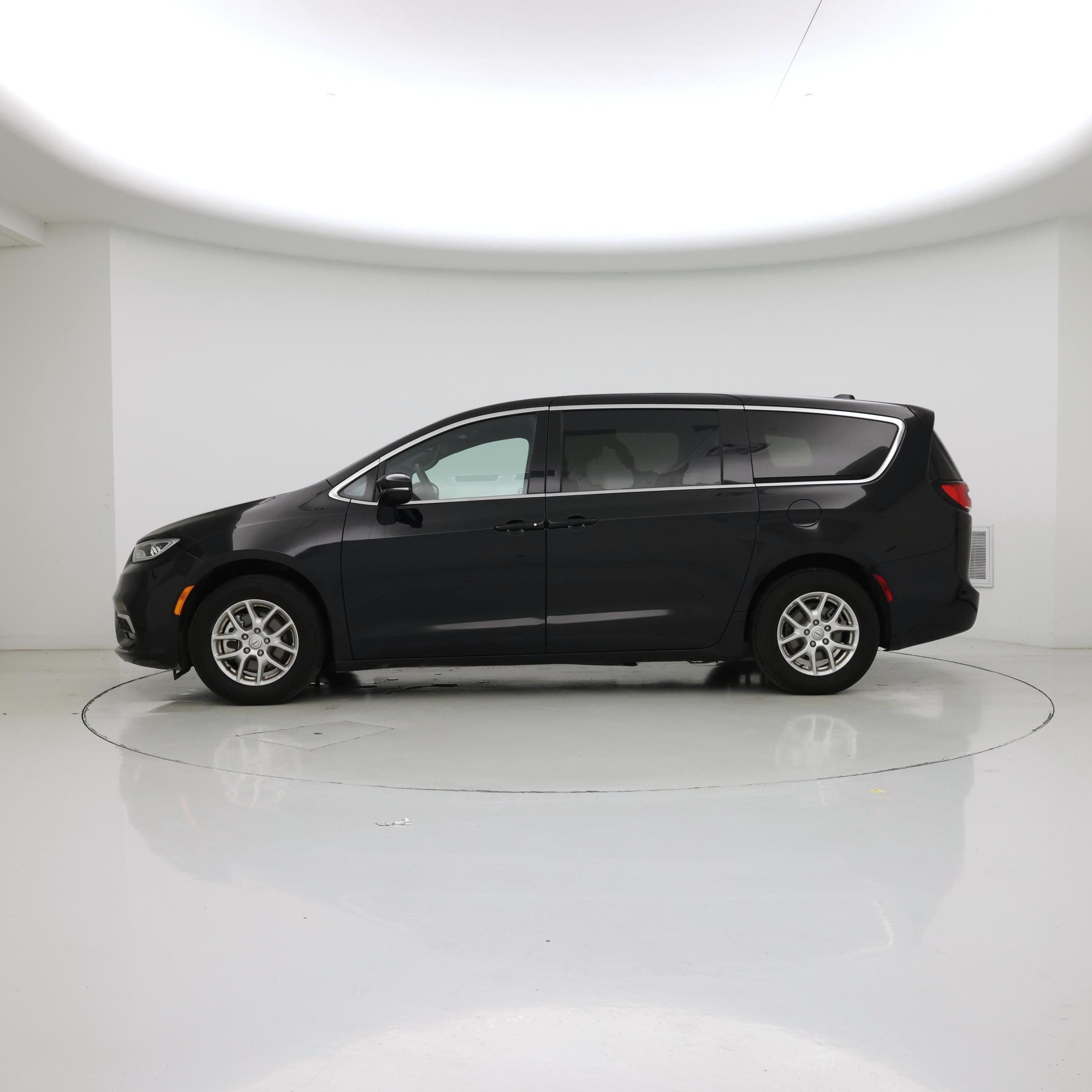 Thumbnail: 2025 Chrysler Pacifica - 3