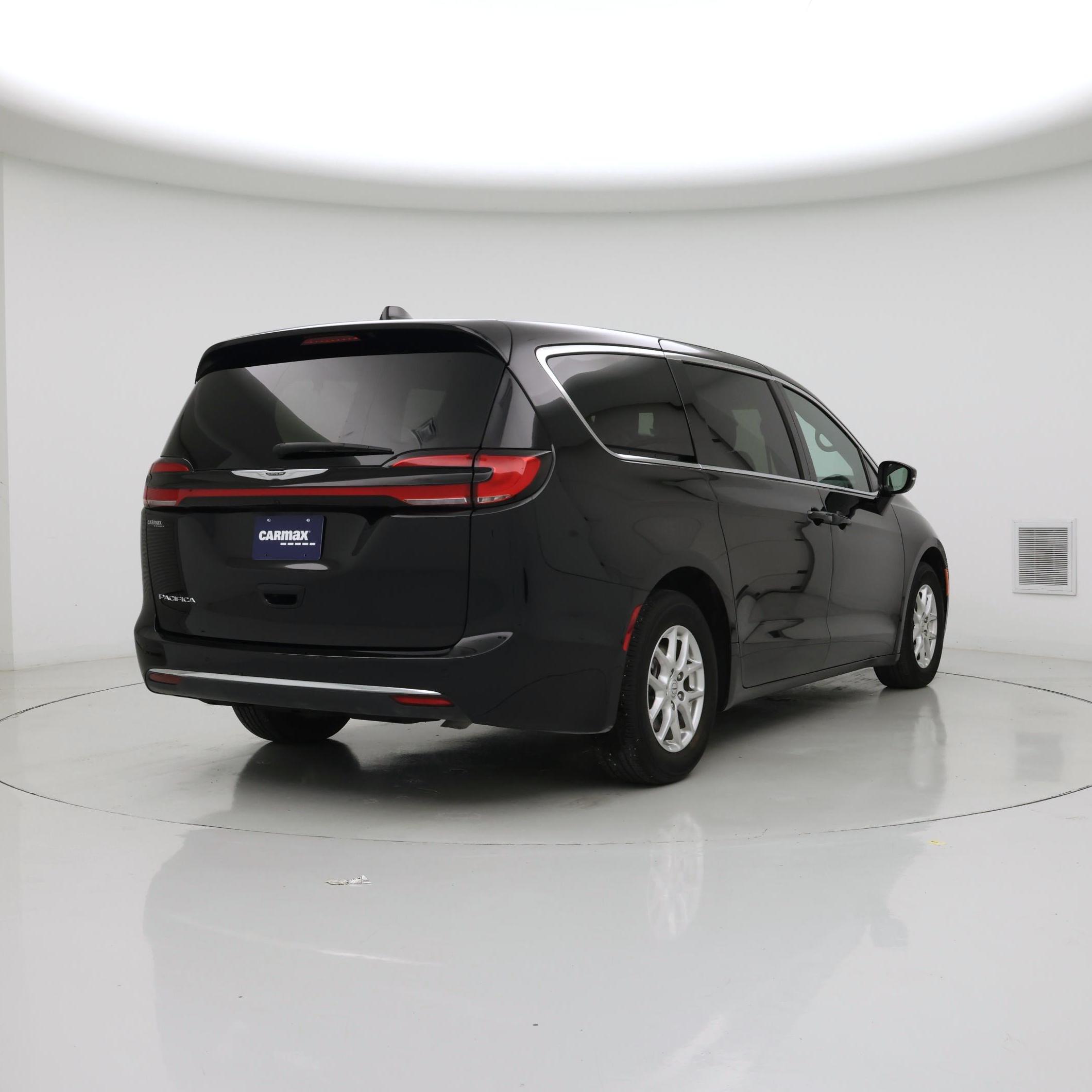 Thumbnail: 2025 Chrysler Pacifica - 8