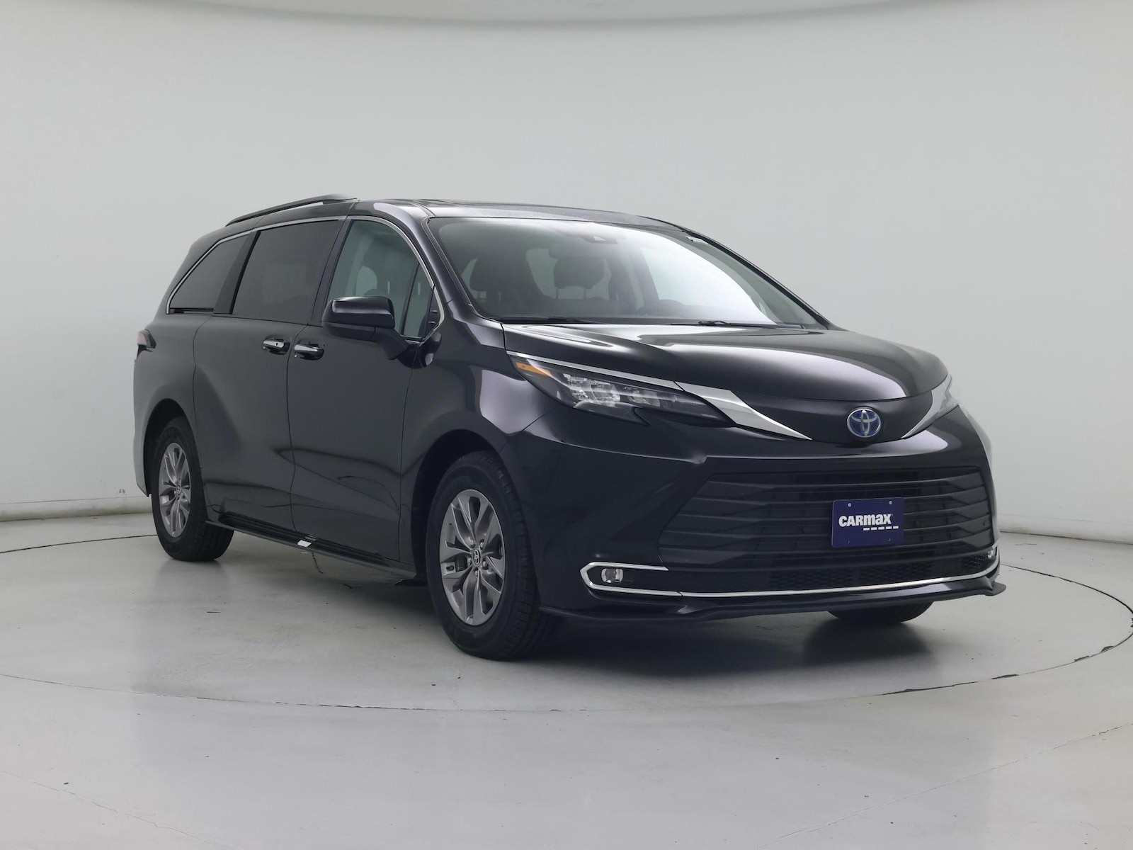2024 Toyota Sienna XLE - Photo 2
