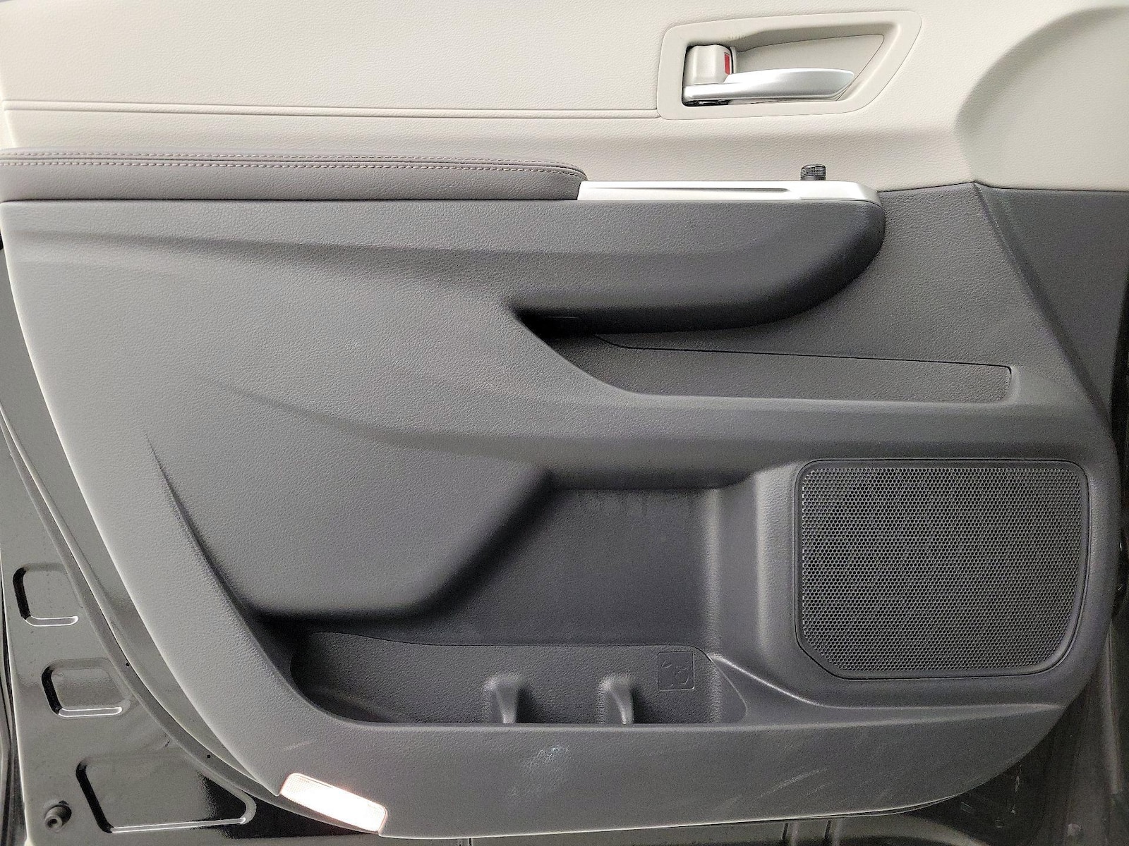 2024 Toyota Sienna XLE - Photo 13