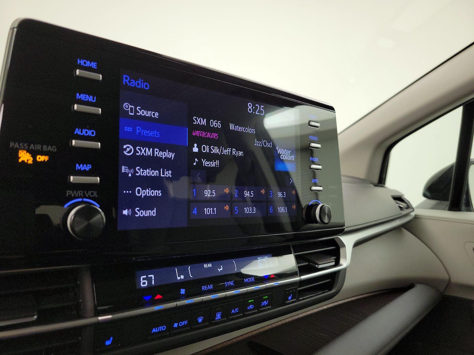 2024 Toyota Sienna XLE - Photo 16