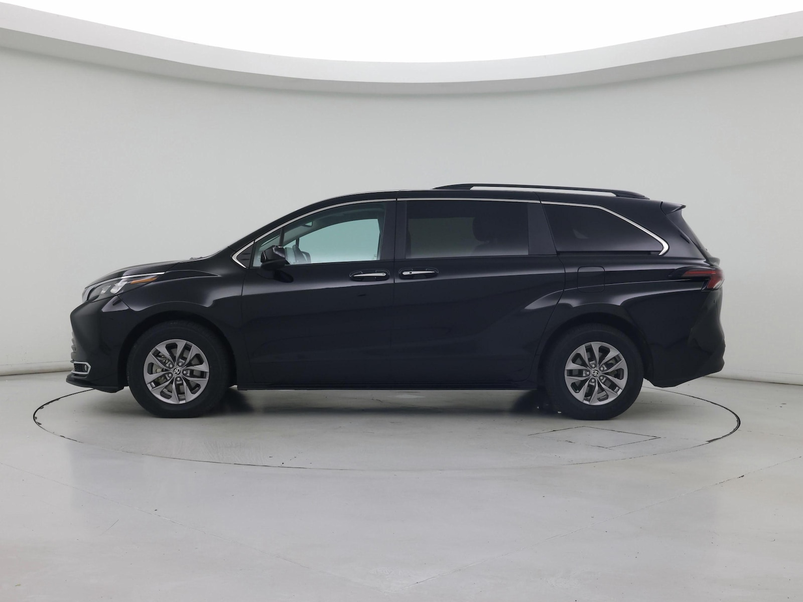 2024 Toyota Sienna XLE - Photo 4