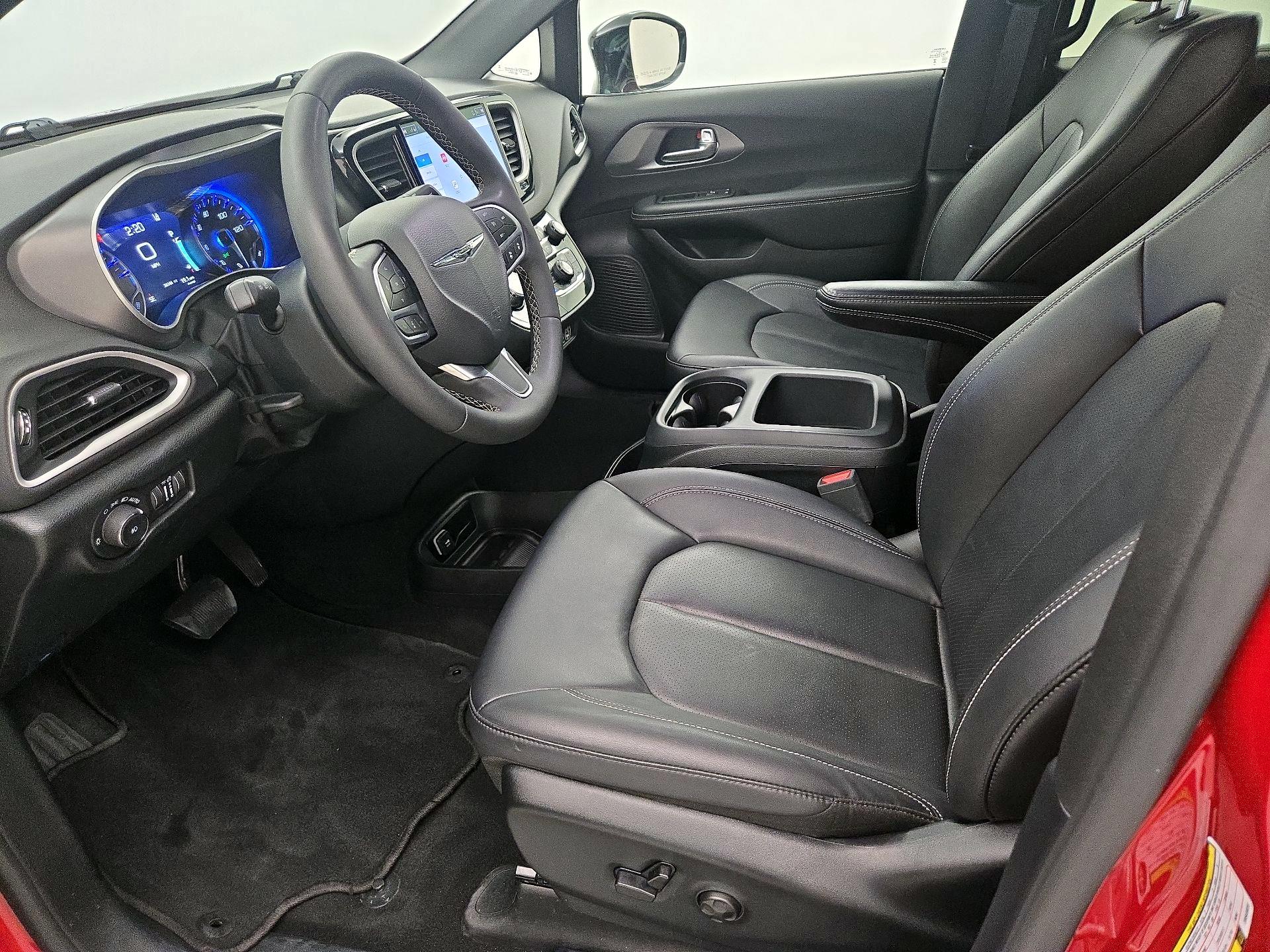 Thumbnail: 2025 Chrysler Pacifica - 11