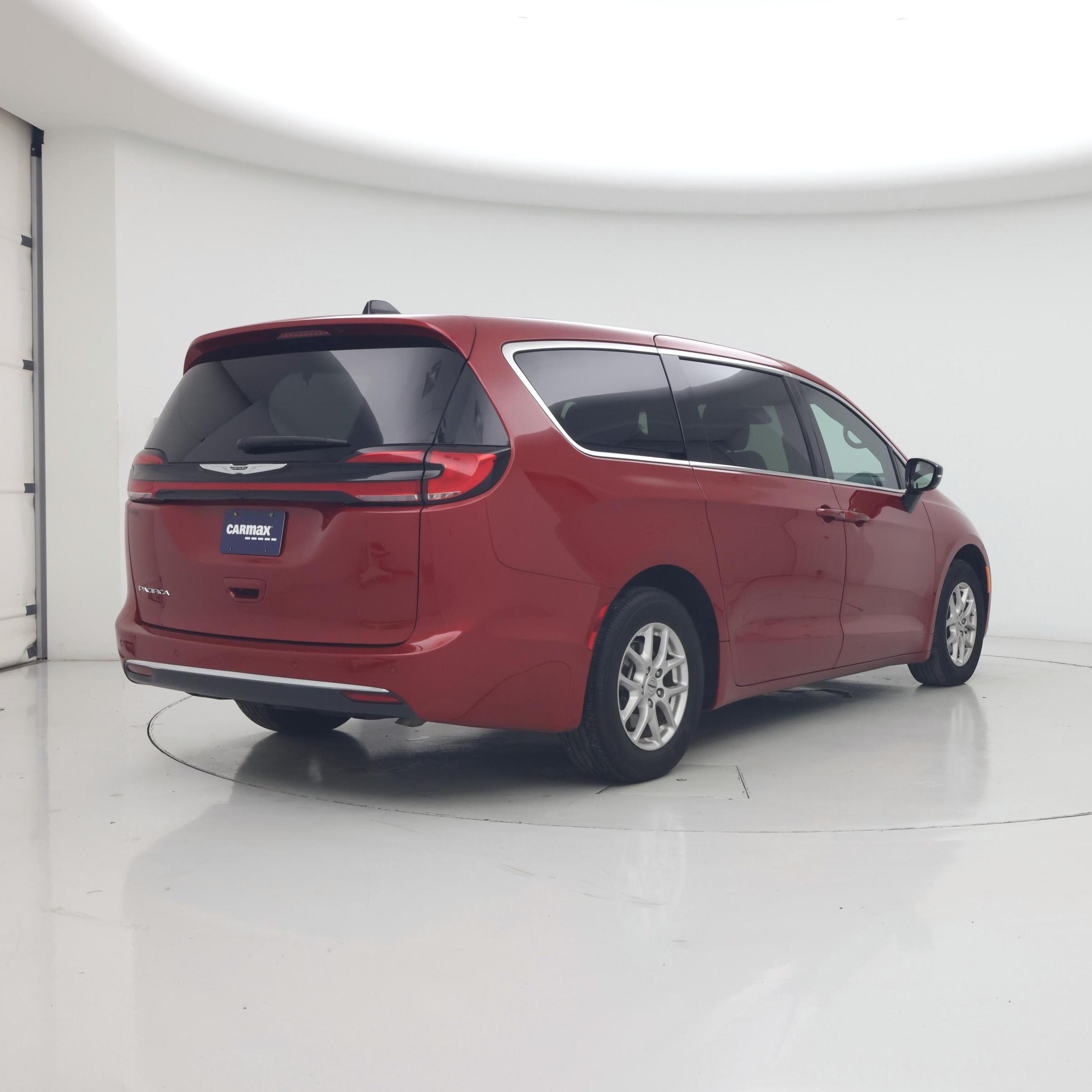 Thumbnail: 2025 Chrysler Pacifica - 8