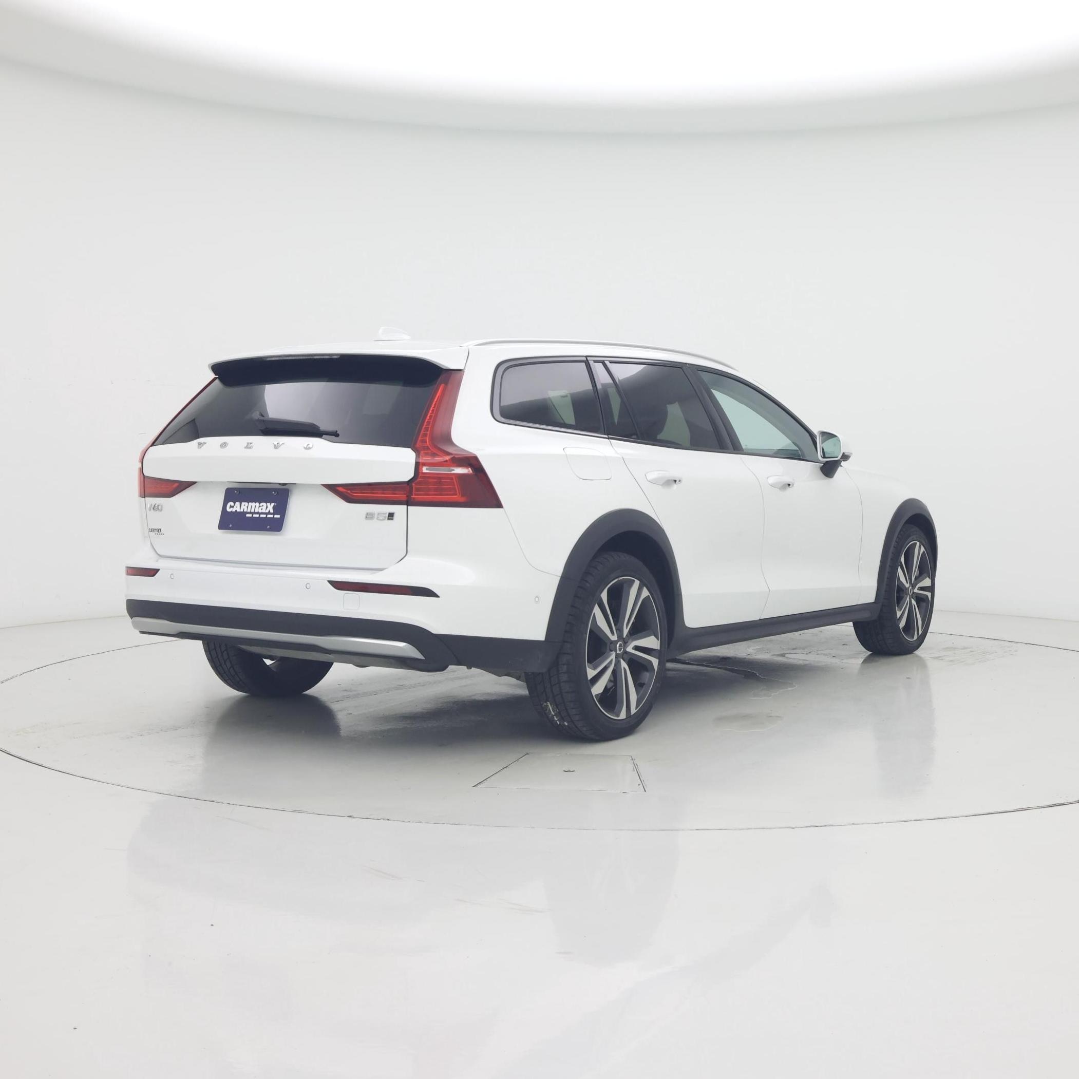 Thumbnail: 2025 Volvo S60 - 8