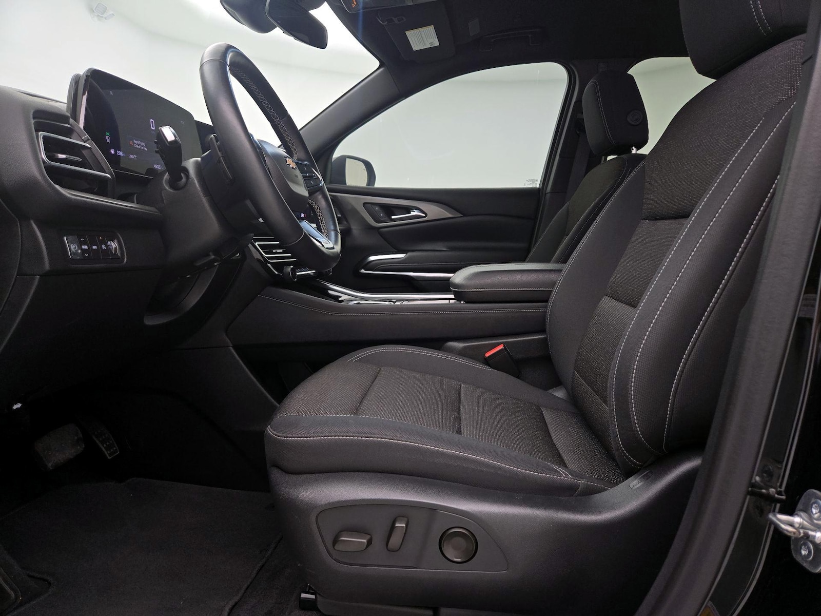 2024 Chevrolet Traverse 2LT - Photo 12
